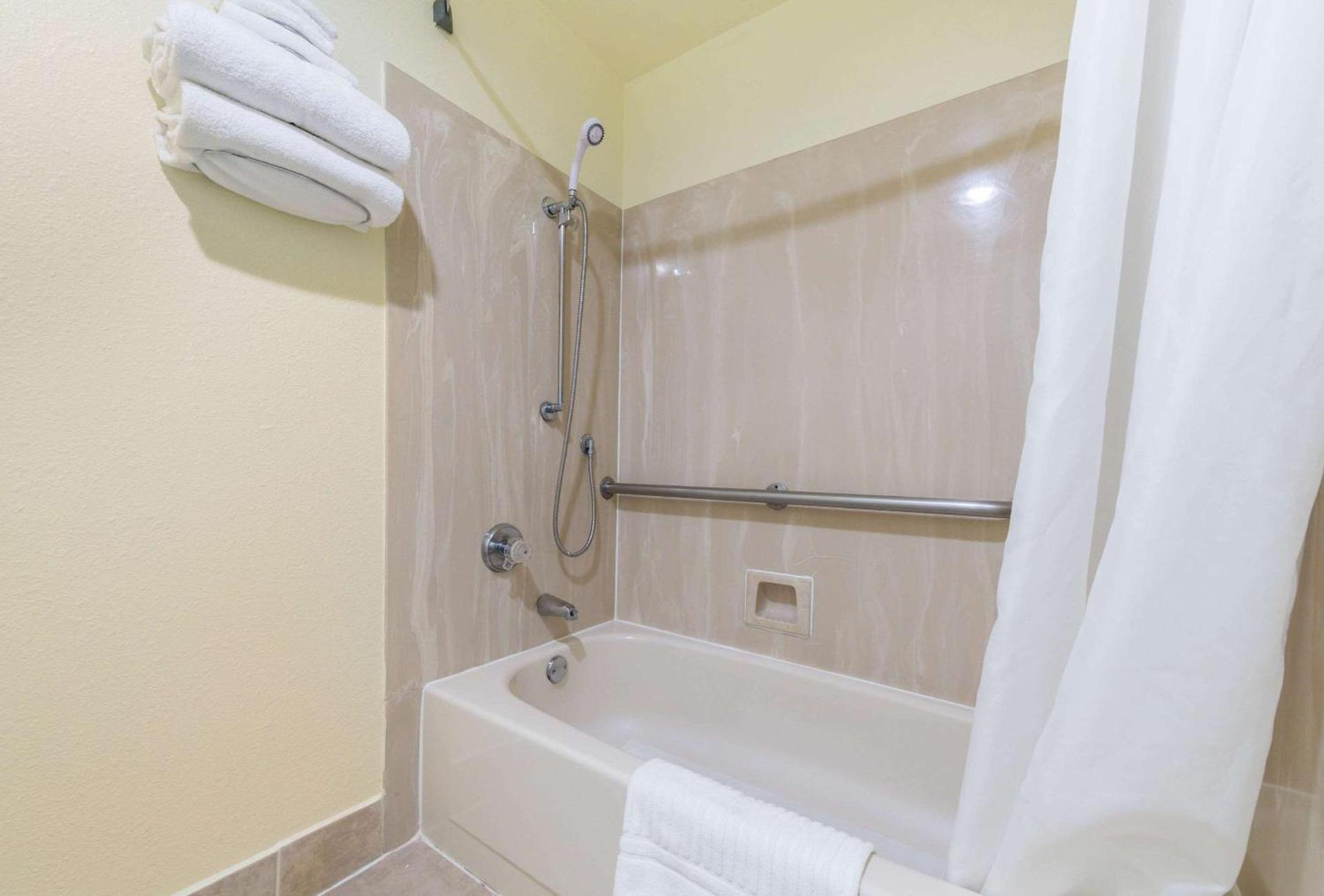 Quality Inn Bellevue photo 21