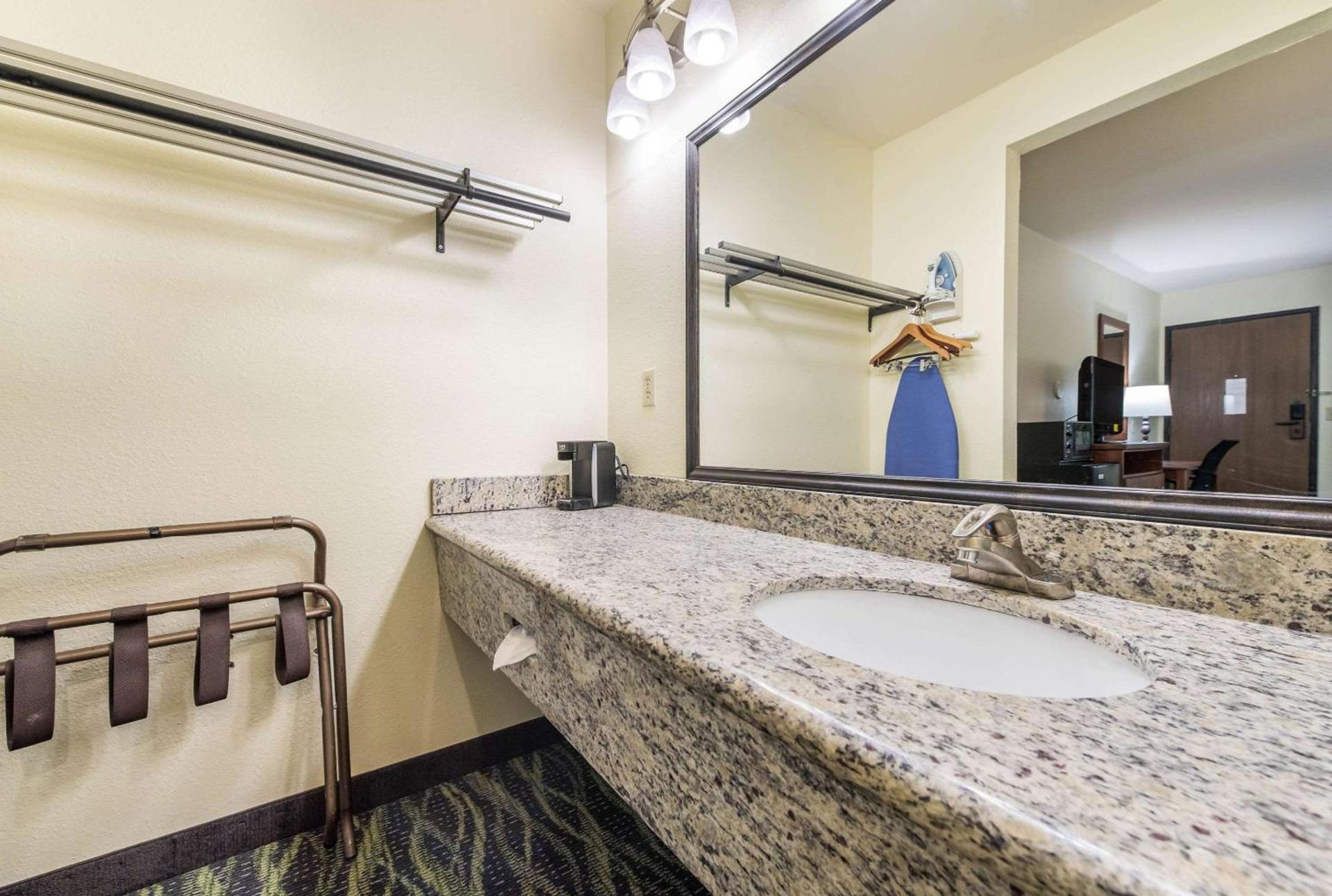 Quality Inn Bellevue photo 5