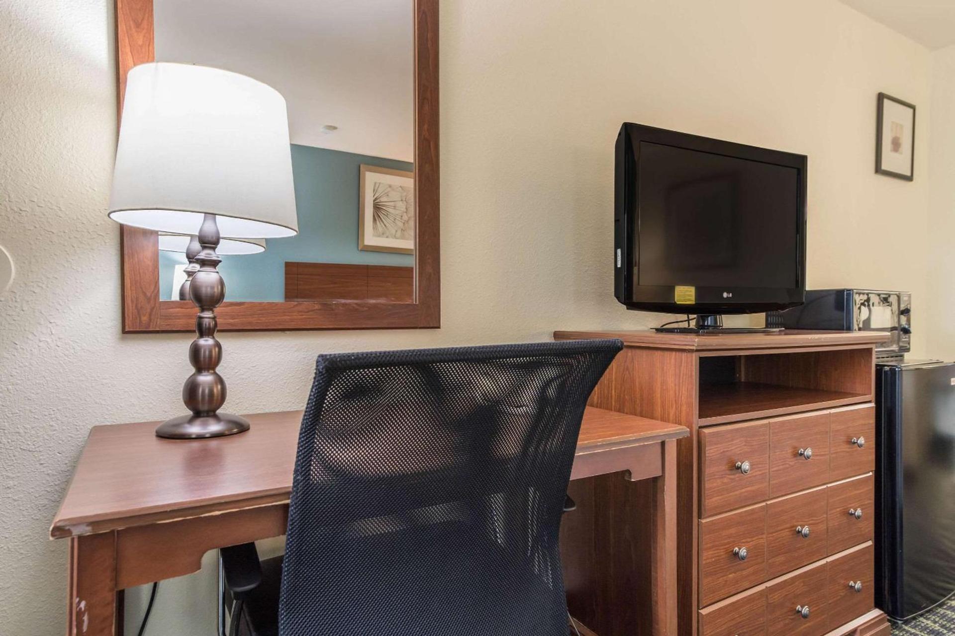 Quality Inn Bellevue photo 11