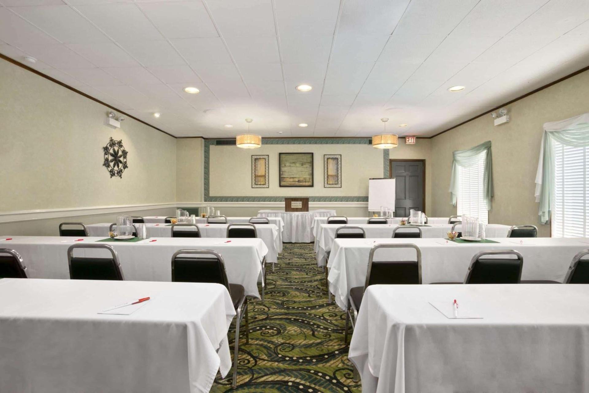 Ramada by Wyndham Washington photo 11