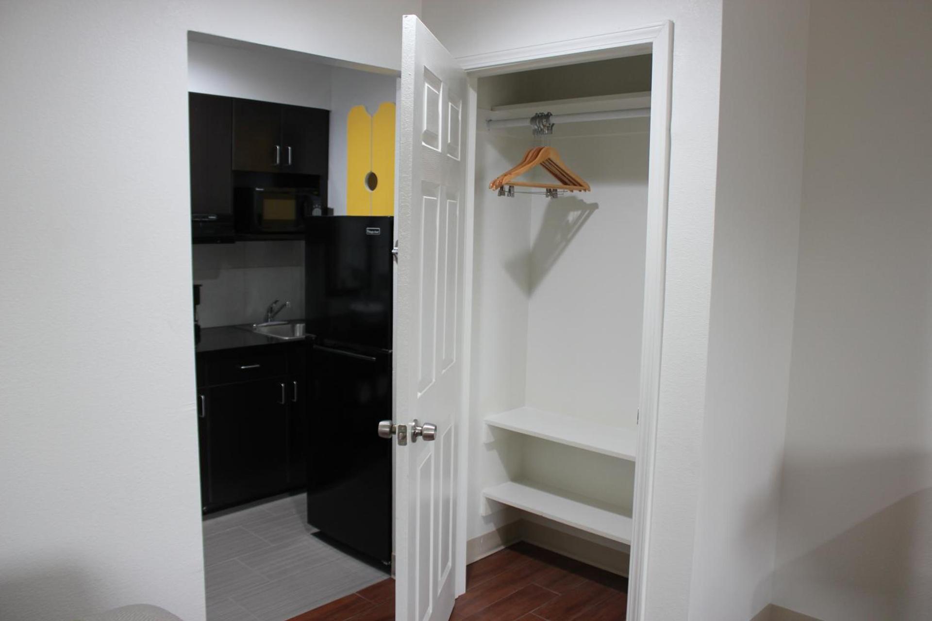 Studio 6-Houston, TX - East photo 45
