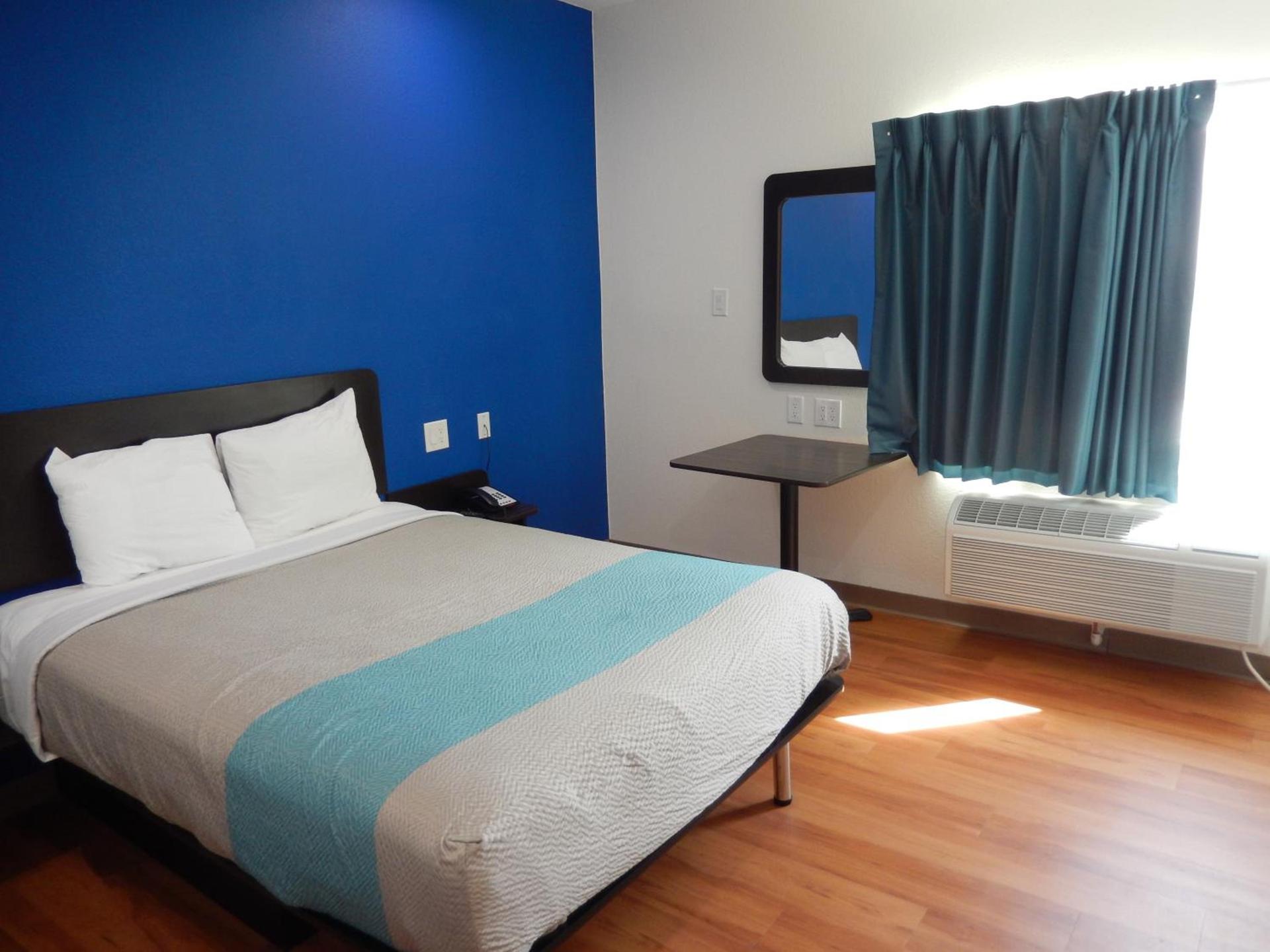 Motel 6-Houston, TX - Downtown North photo 13