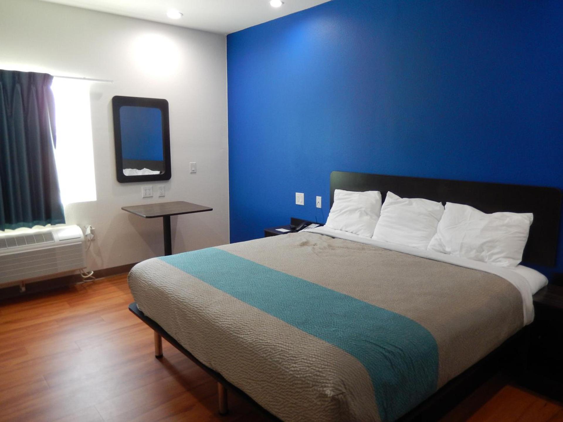 Motel 6-Houston, TX - Downtown North photo 5