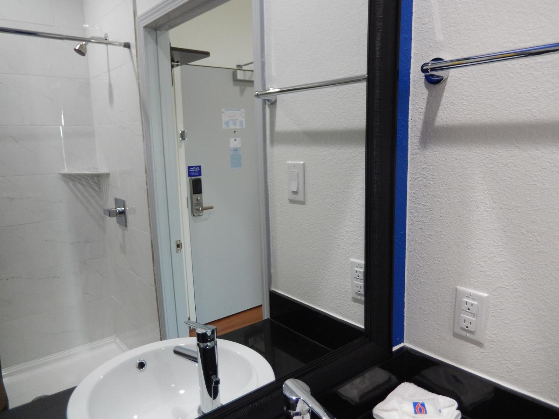 Motel 6-Houston, TX - Downtown North photo 25