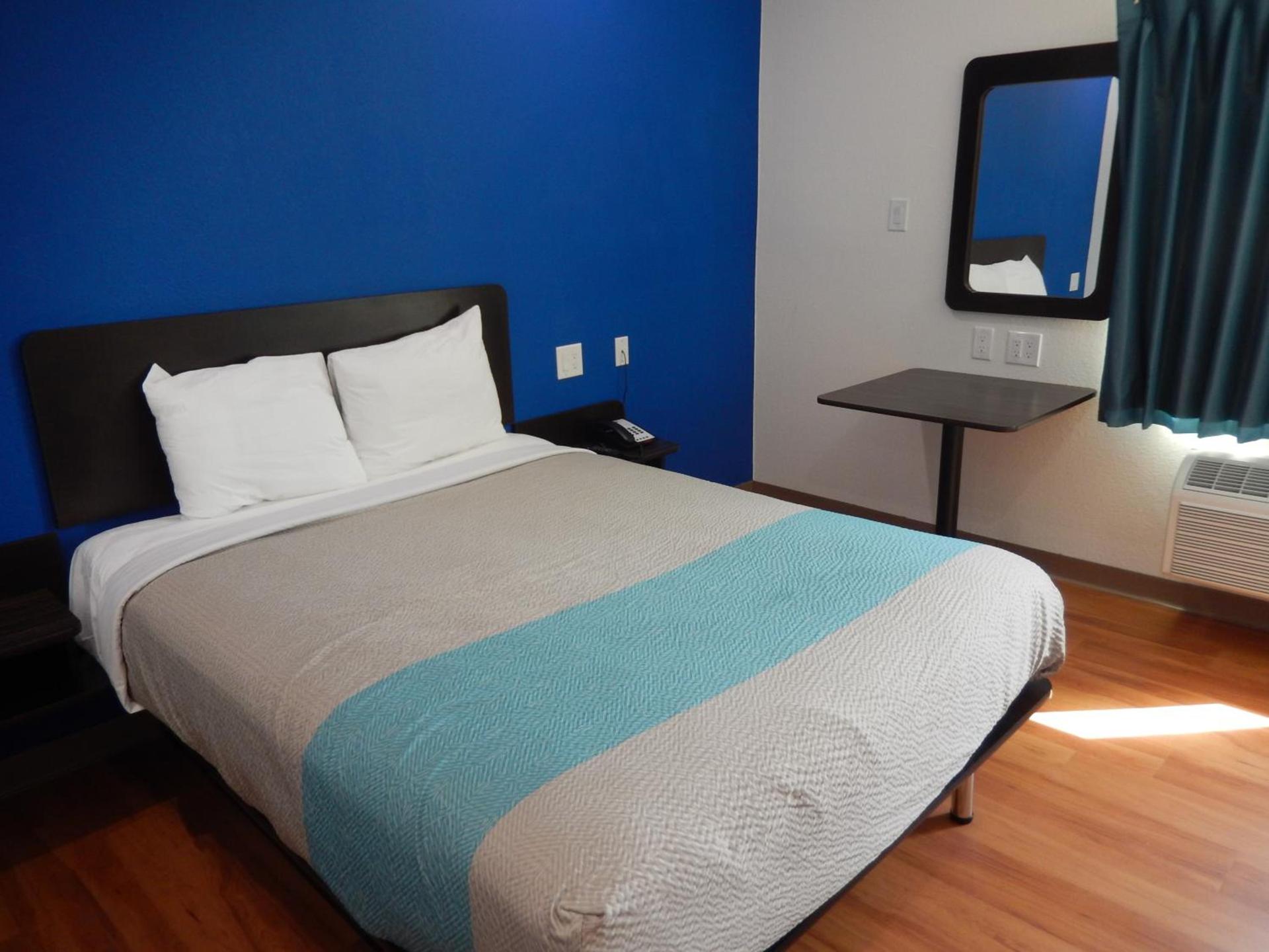 Motel 6-Houston, TX - Downtown North photo 14
