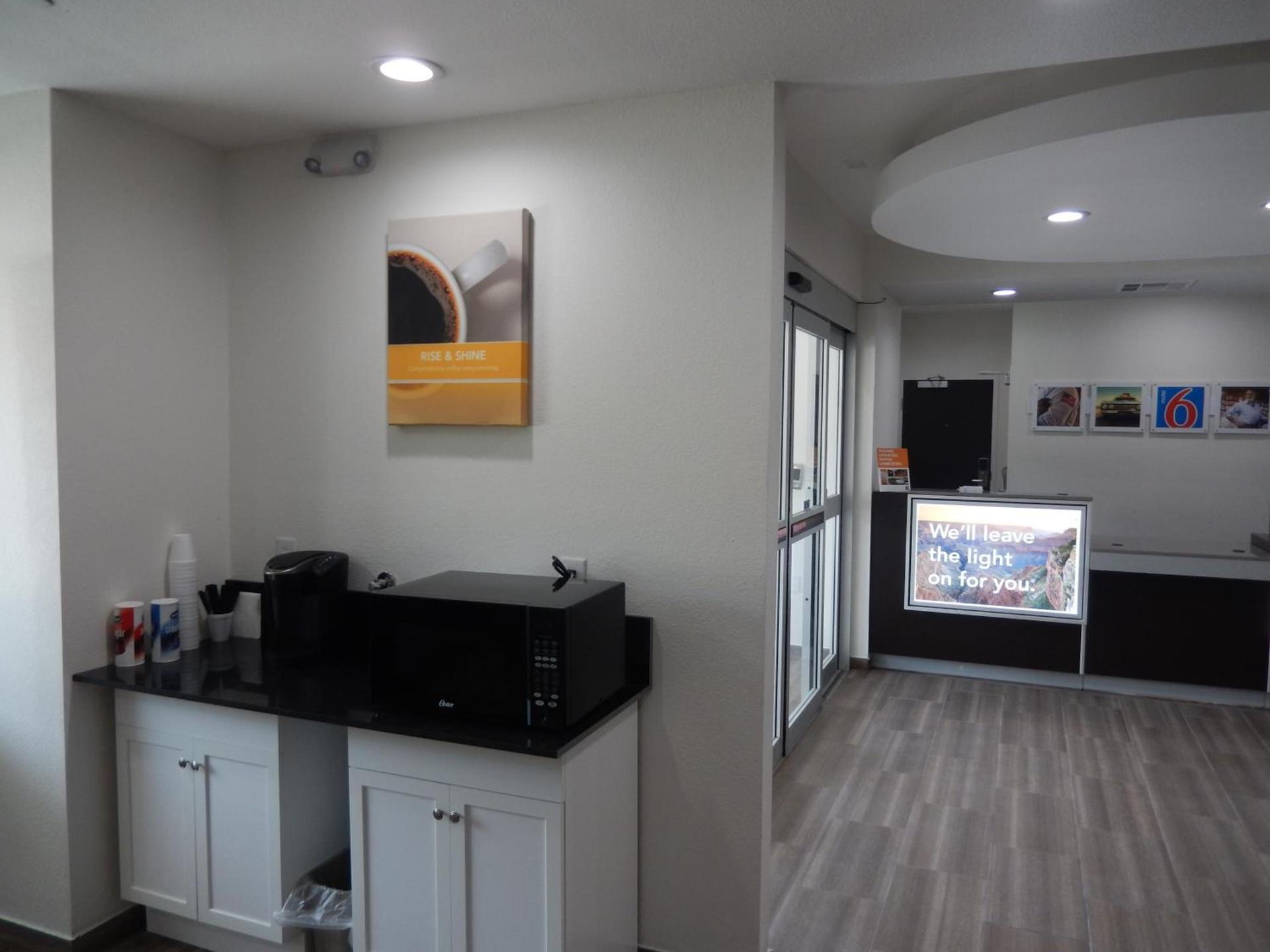 Motel 6-Houston, TX - Downtown North photo 29