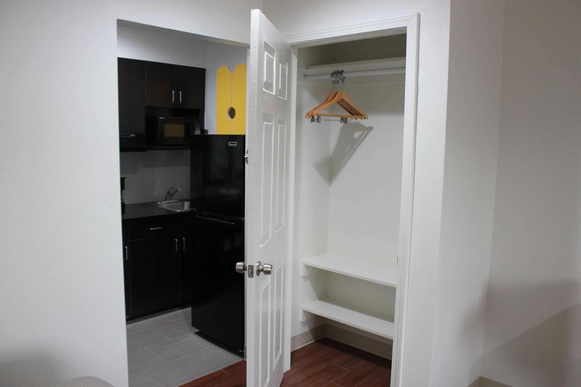 Studio 6-Houston, TX - East photo 46
