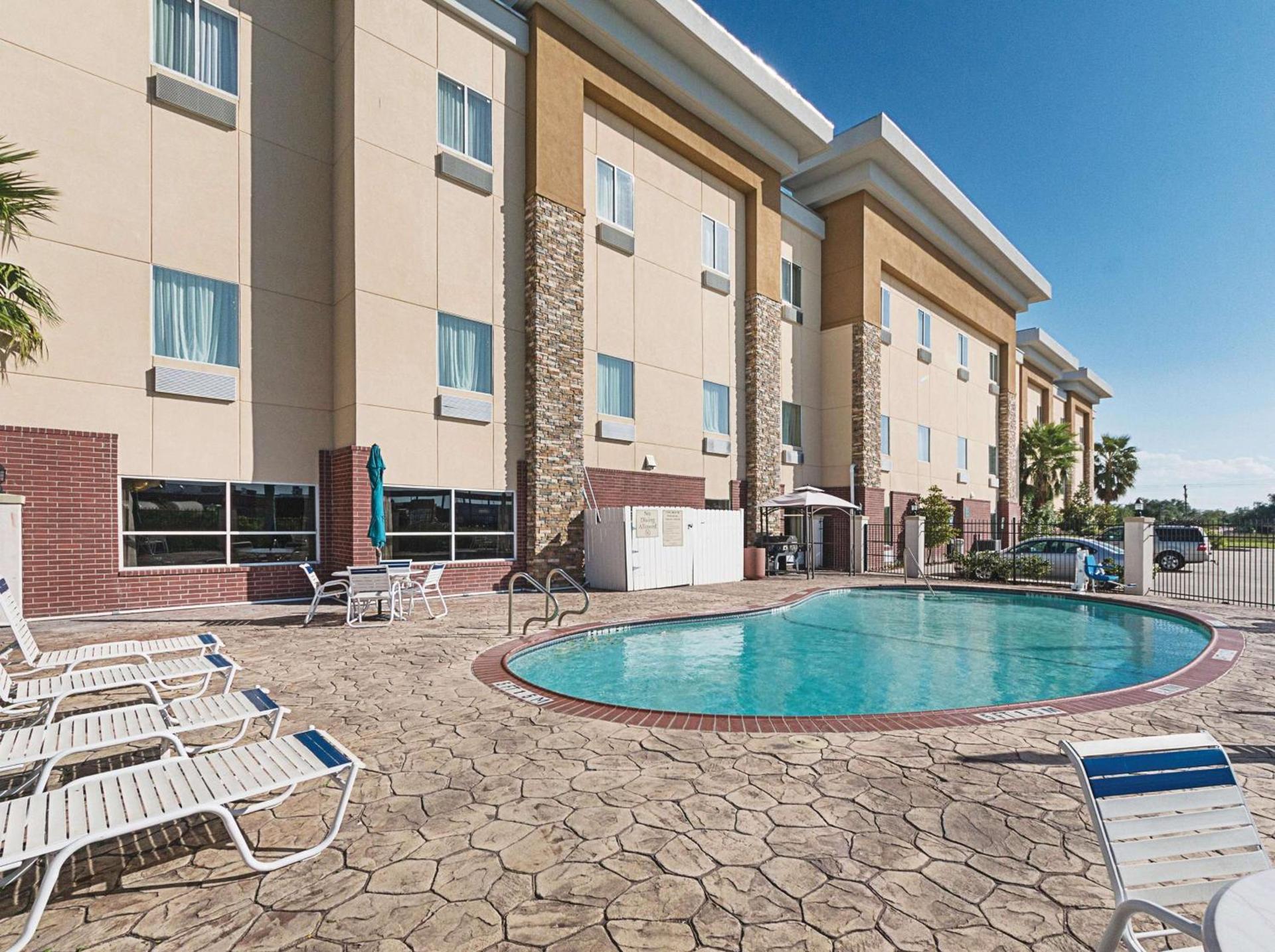 La Quinta by Wyndham Mathis photo 3