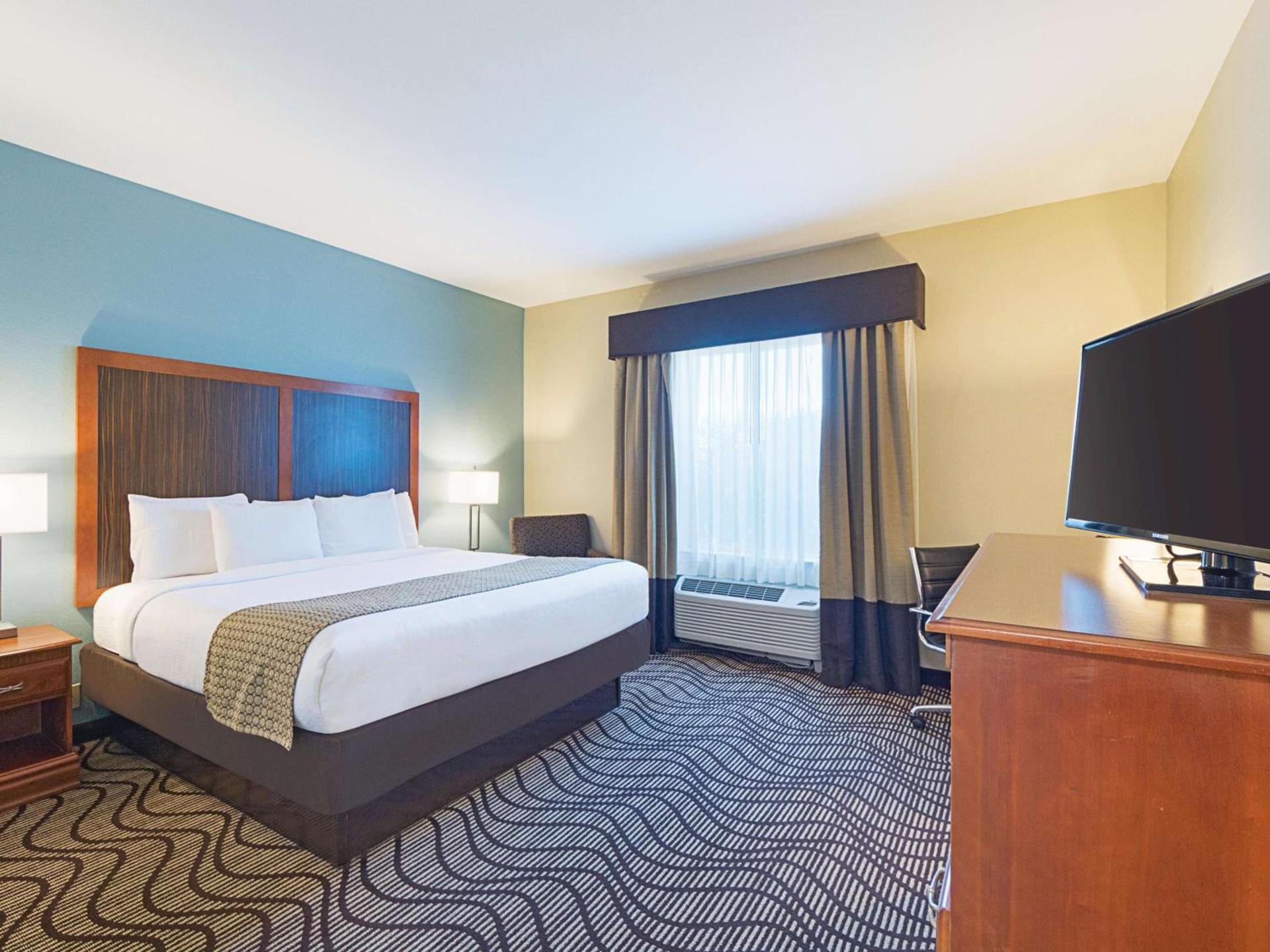 La Quinta by Wyndham Mathis photo 11