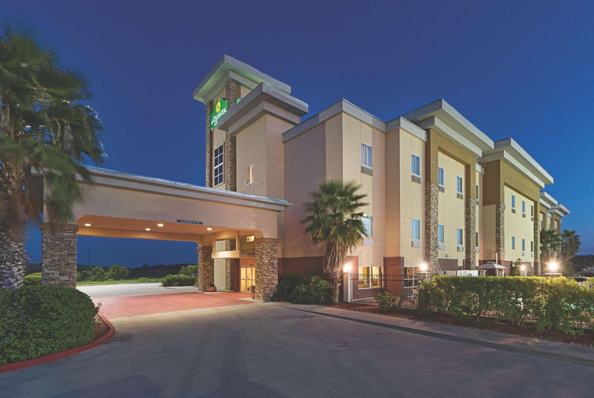 La Quinta by Wyndham Mathis photo 1