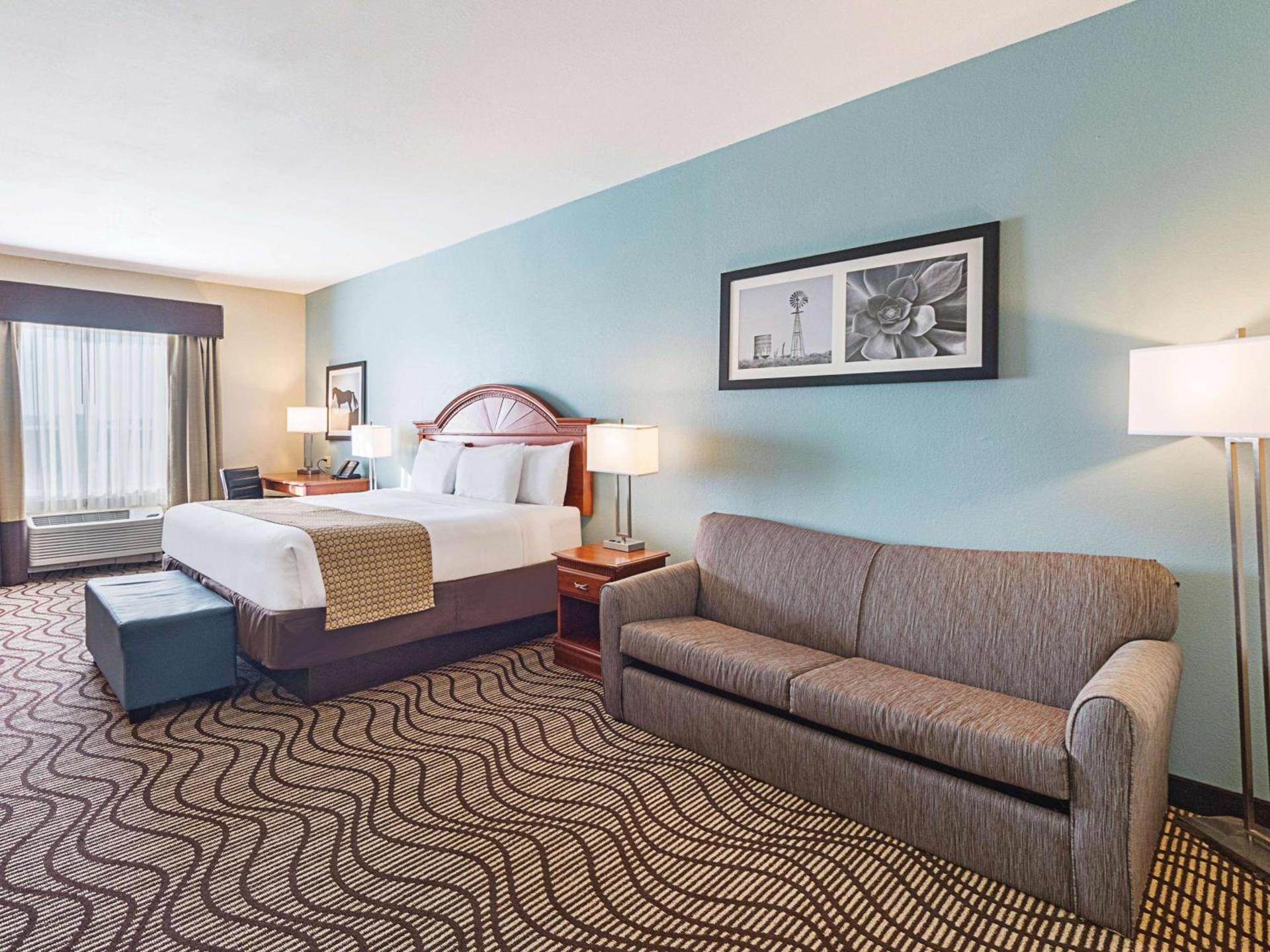 La Quinta by Wyndham Mathis photo 12