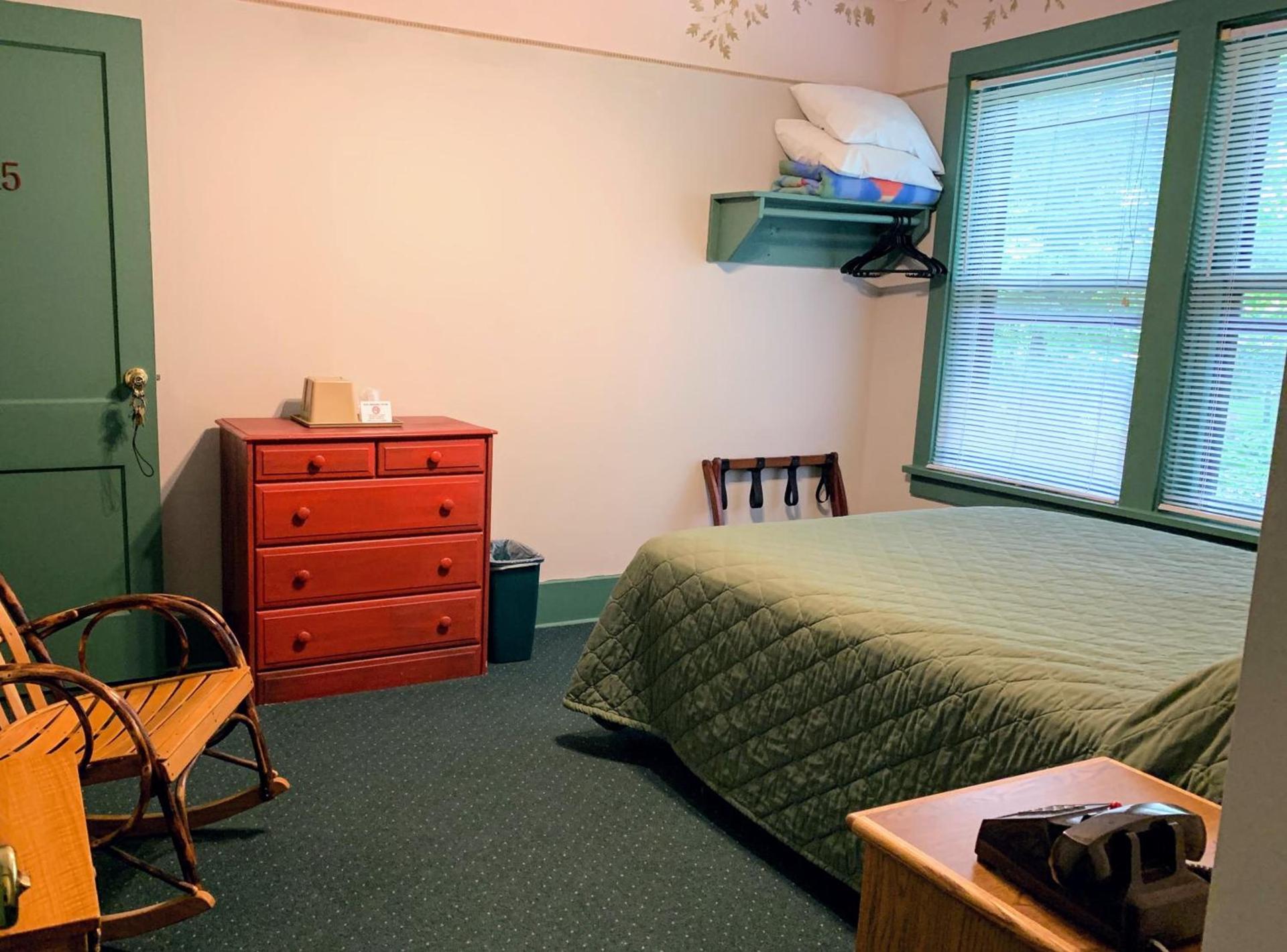 Gordon Beach Inn photo 47
