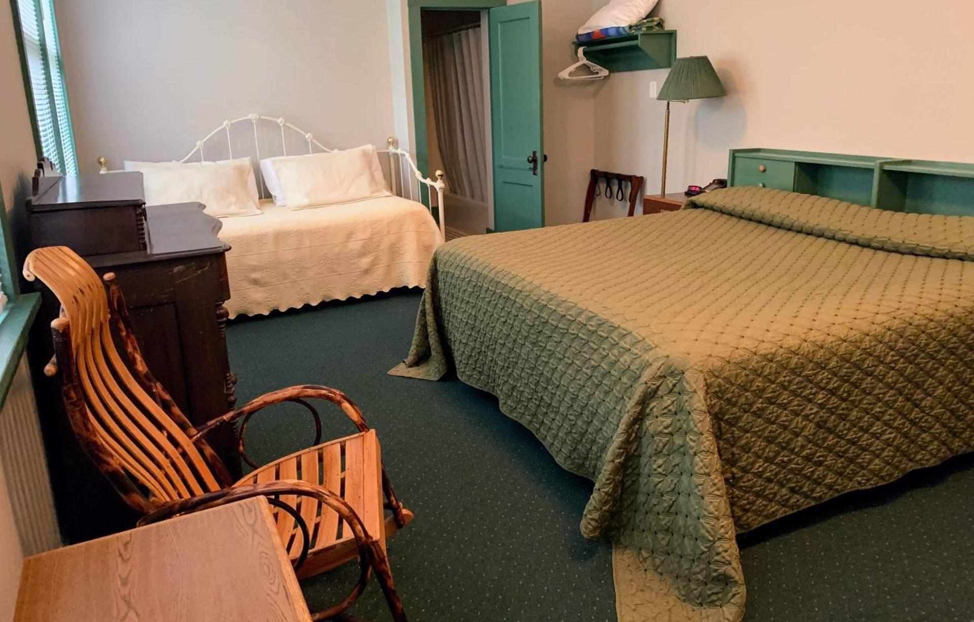 Gordon Beach Inn photo 17