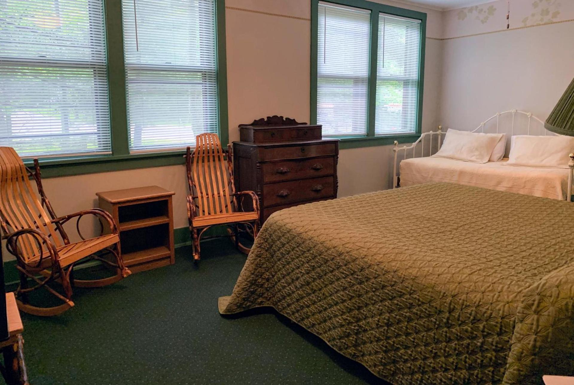 Gordon Beach Inn photo 59