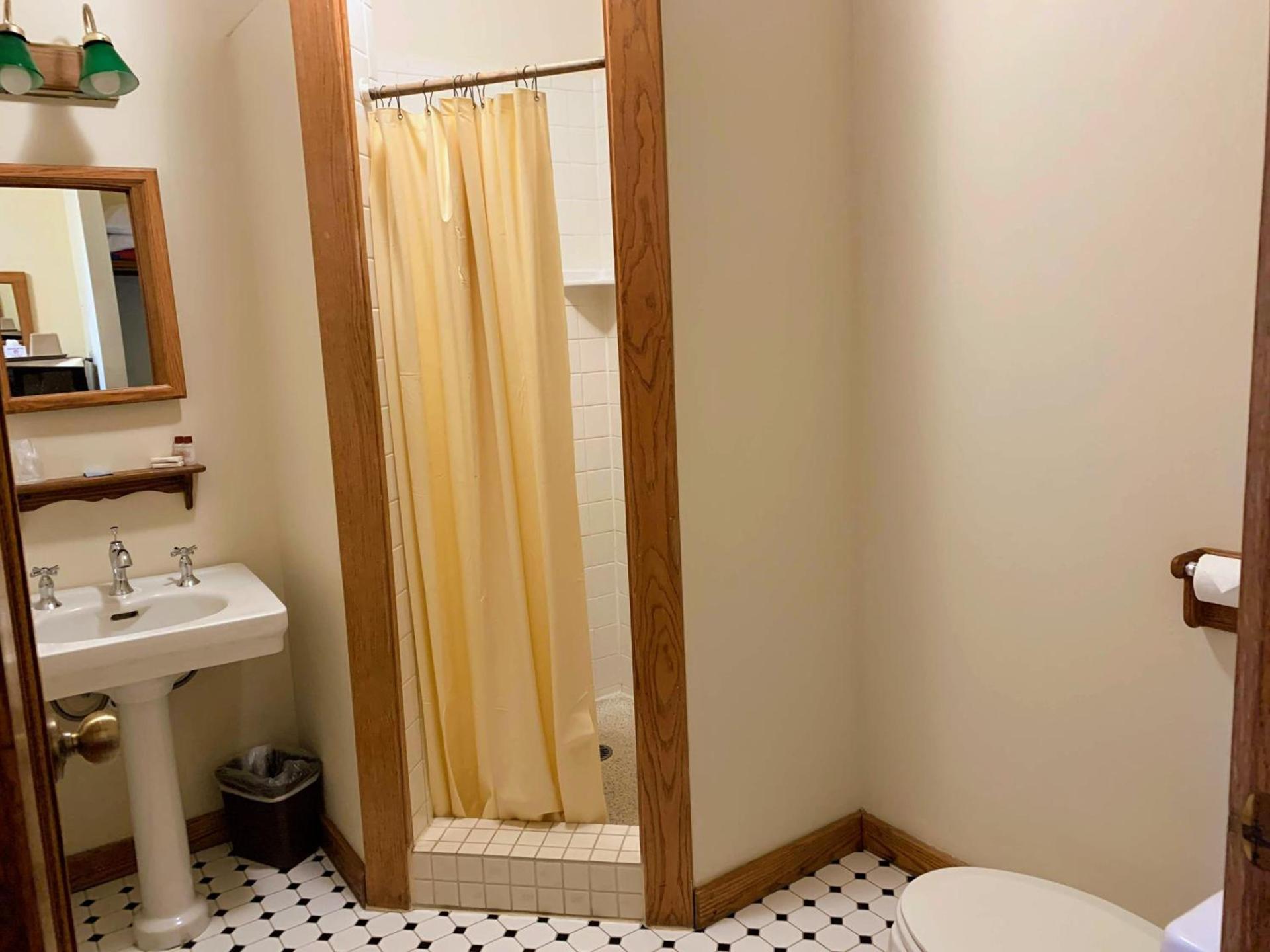 Gordon Beach Inn photo 28
