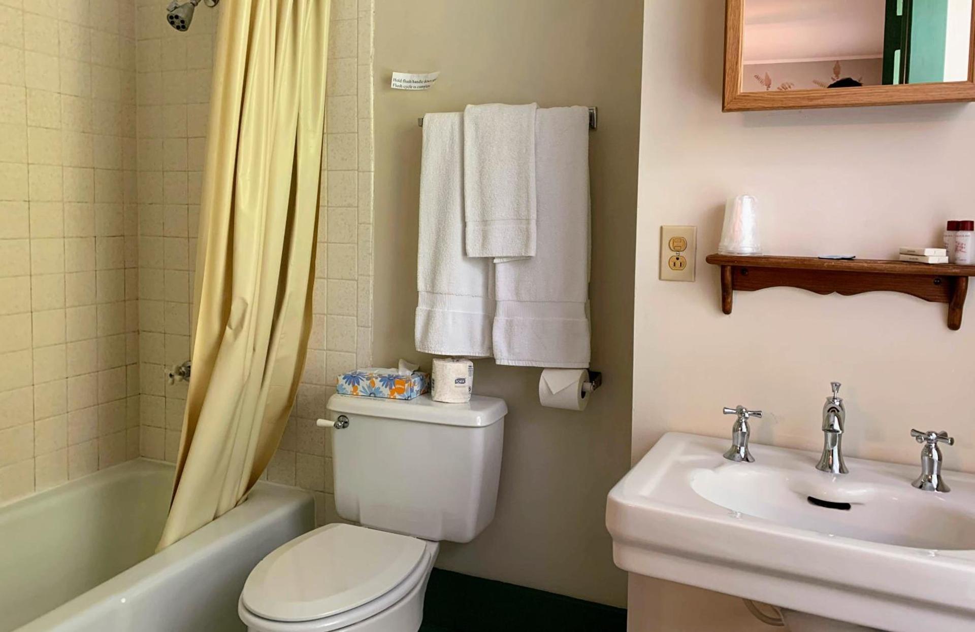 Gordon Beach Inn photo 24