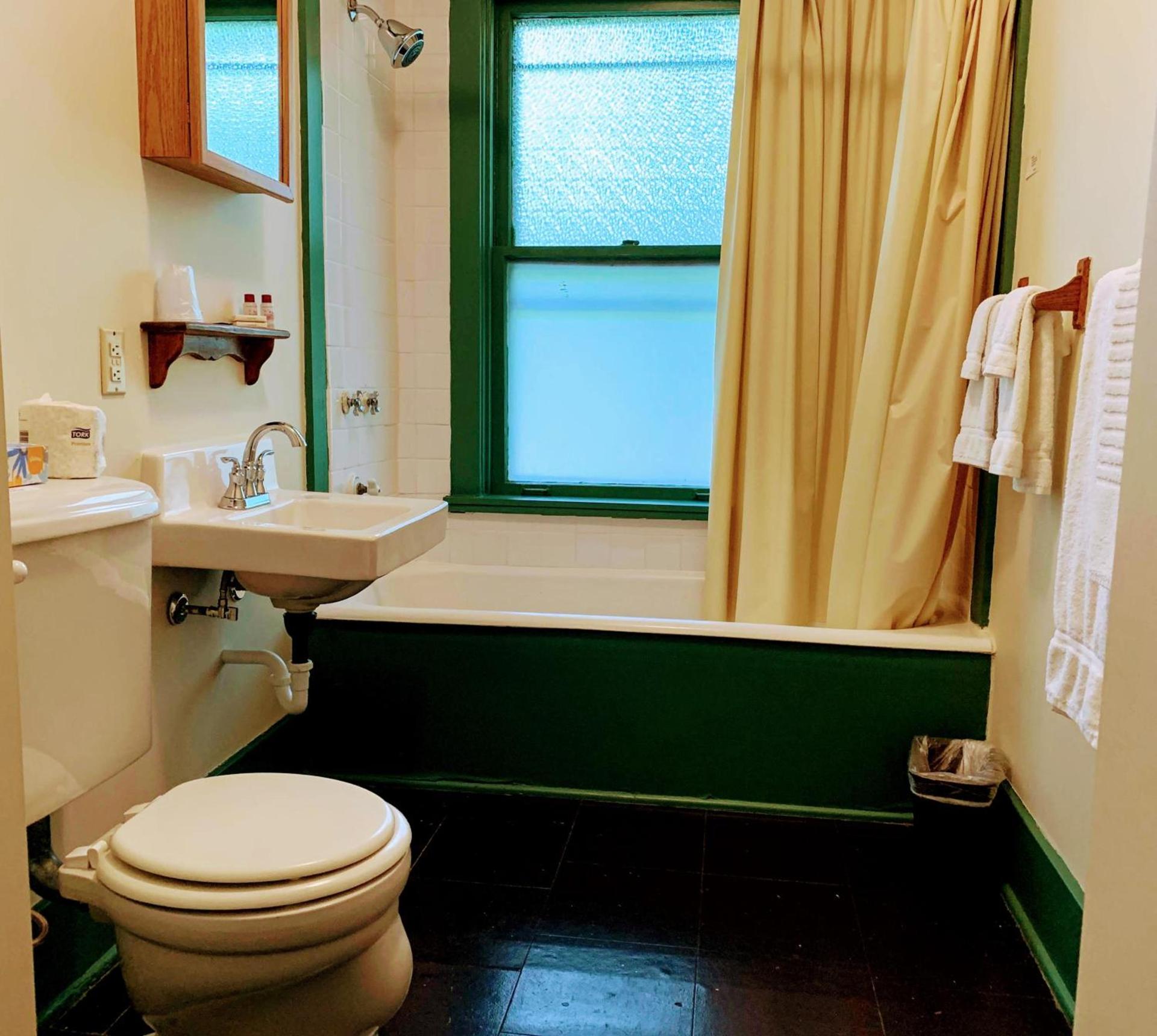 Gordon Beach Inn photo 25