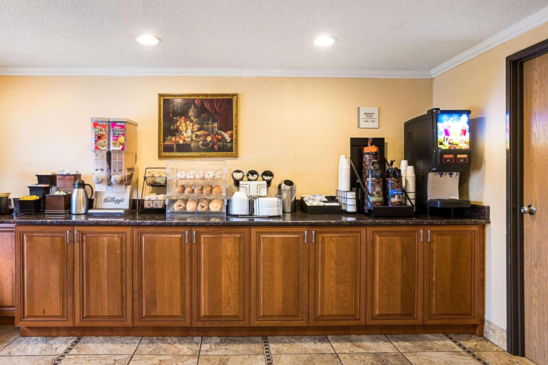 Rodeway Inn Metro Airport photo 16