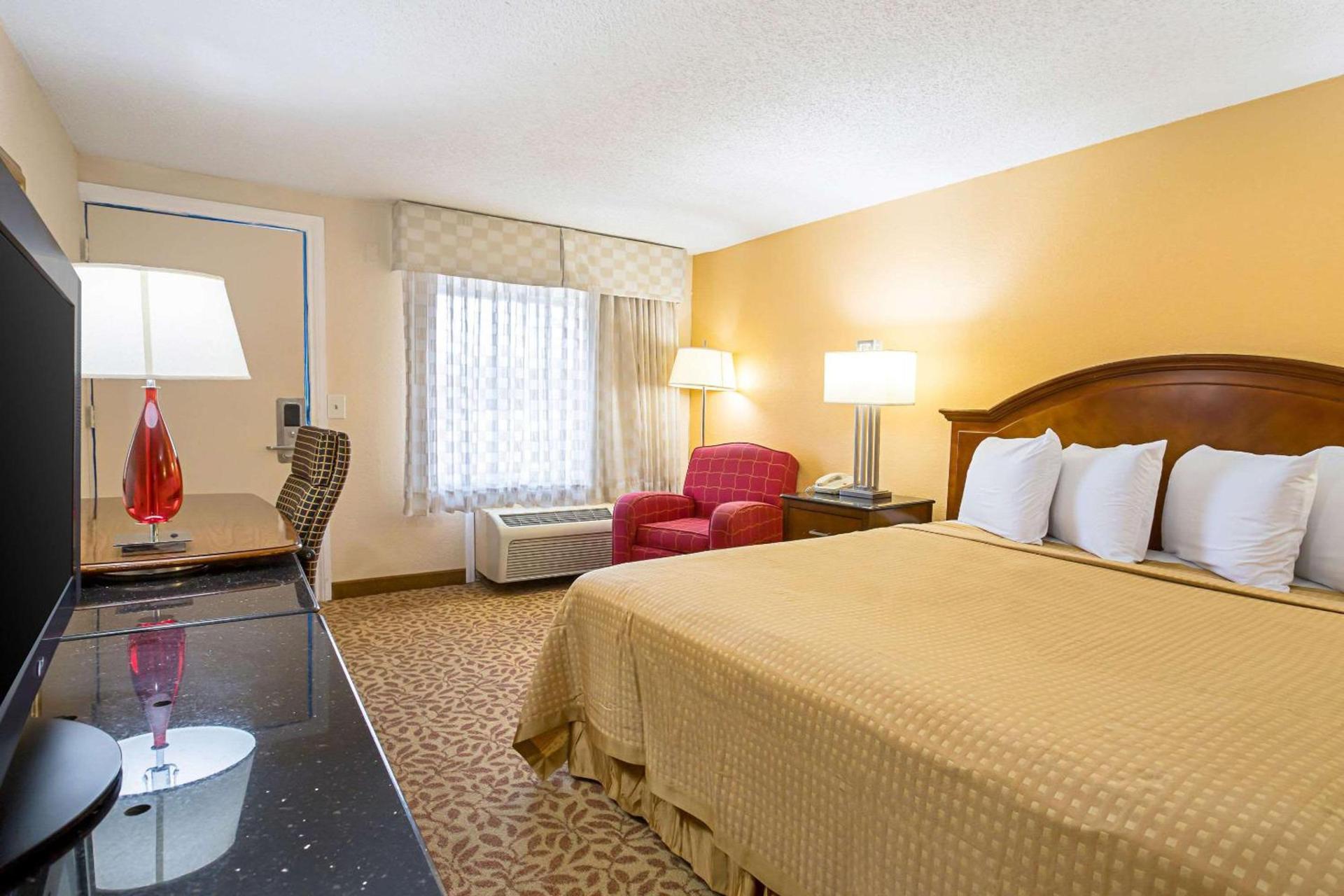 Rodeway Inn Metro Airport photo 9
