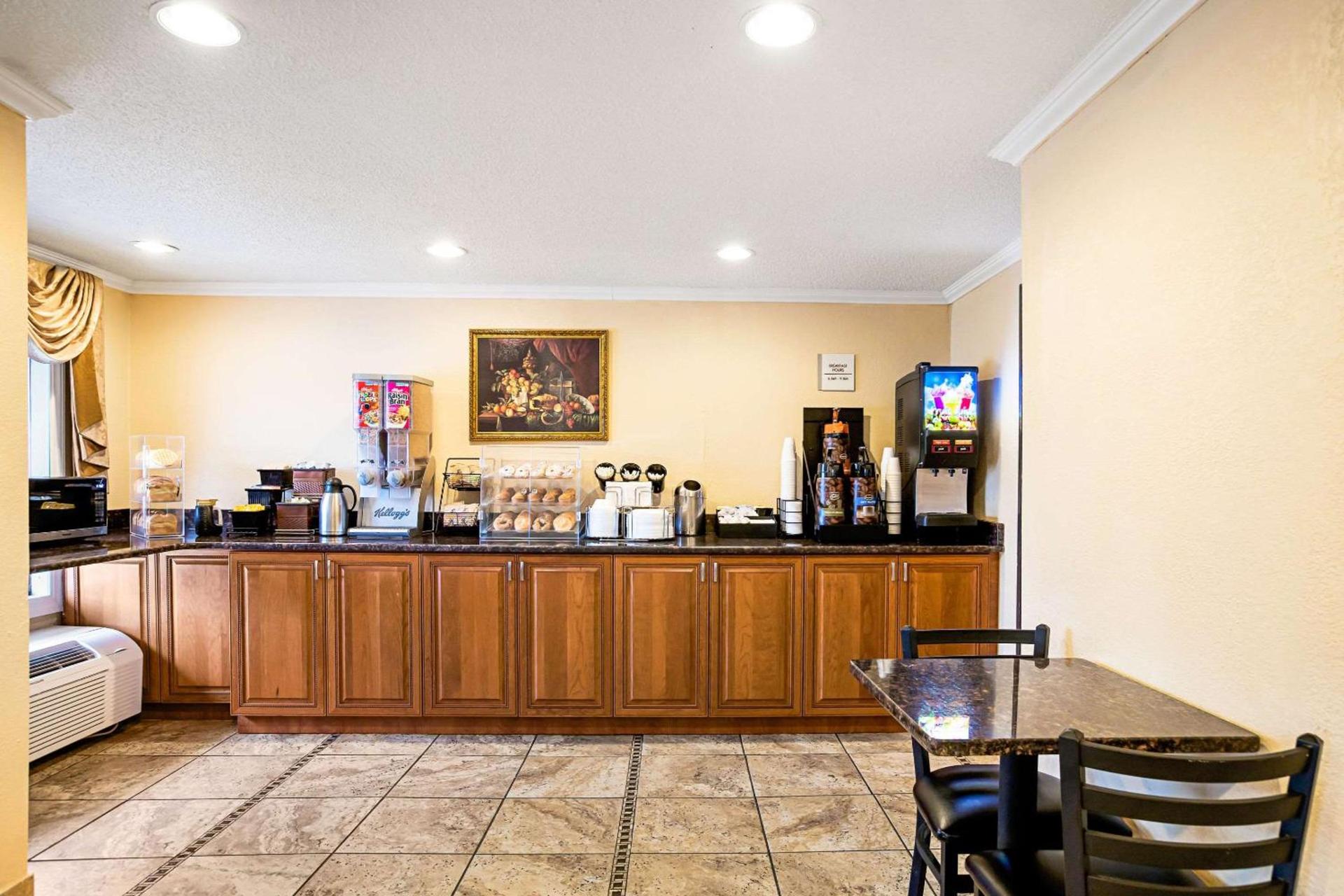Rodeway Inn Metro Airport photo 15