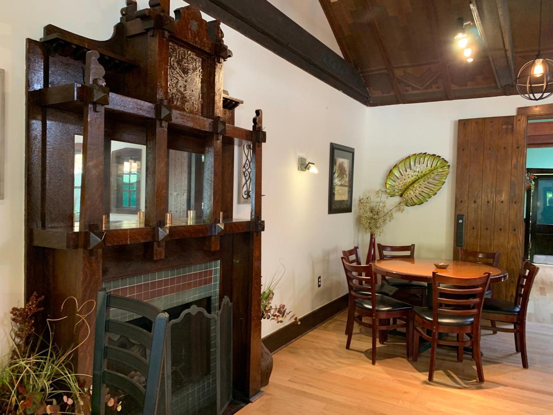 Gordon Beach Inn photo 58