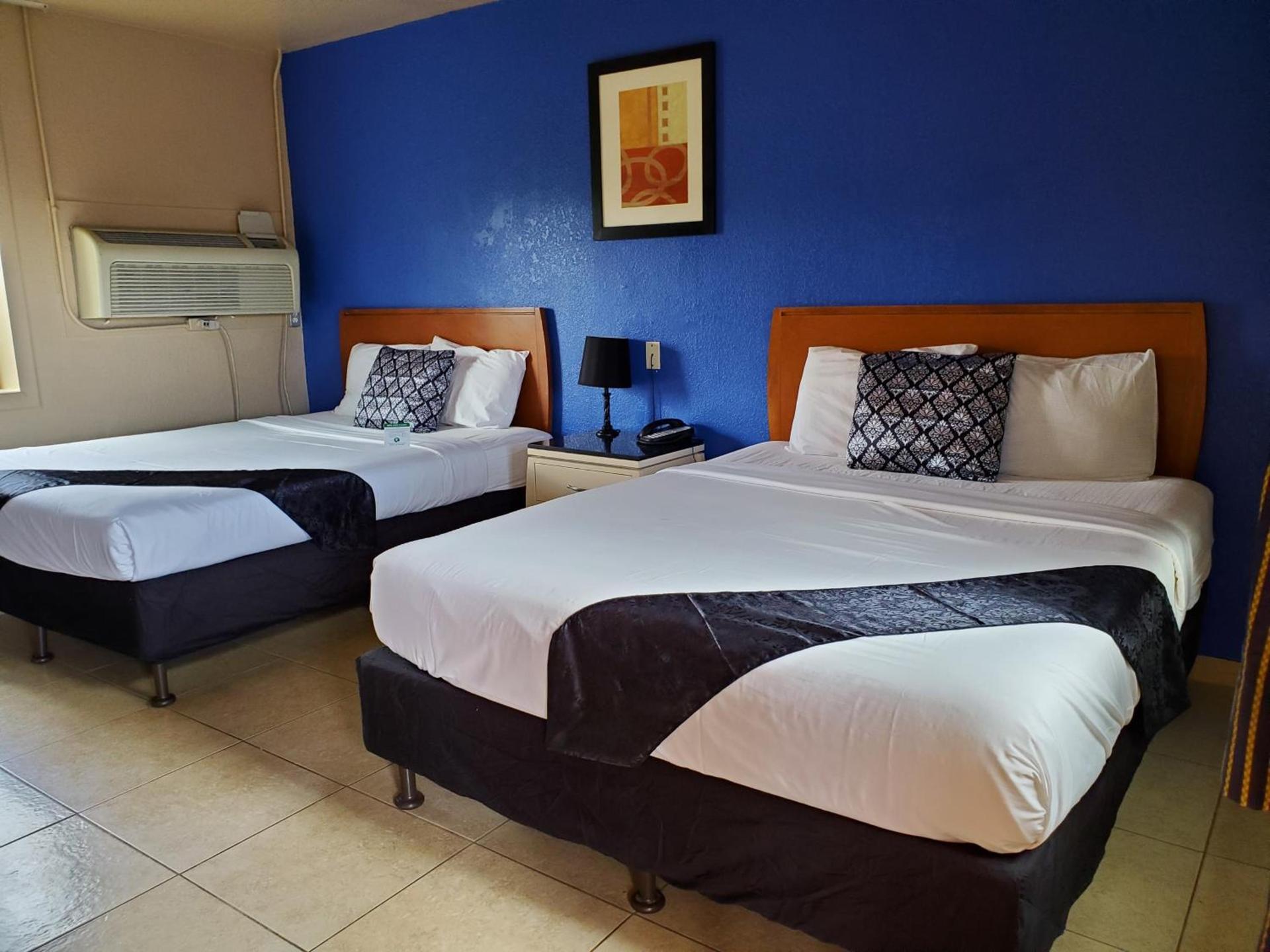 PineCrest Inn & Suites photo 11