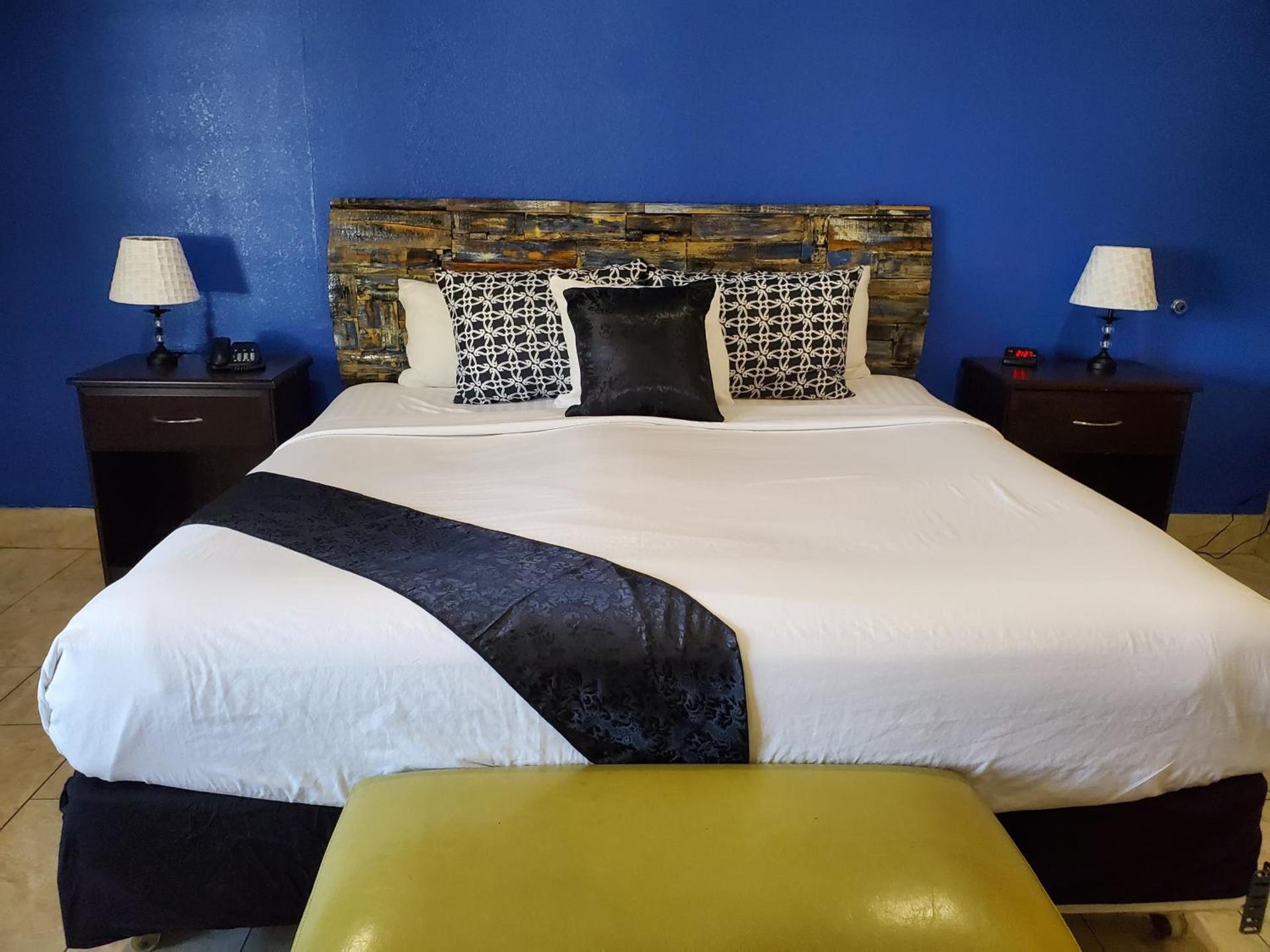 PineCrest Inn & Suites photo 3