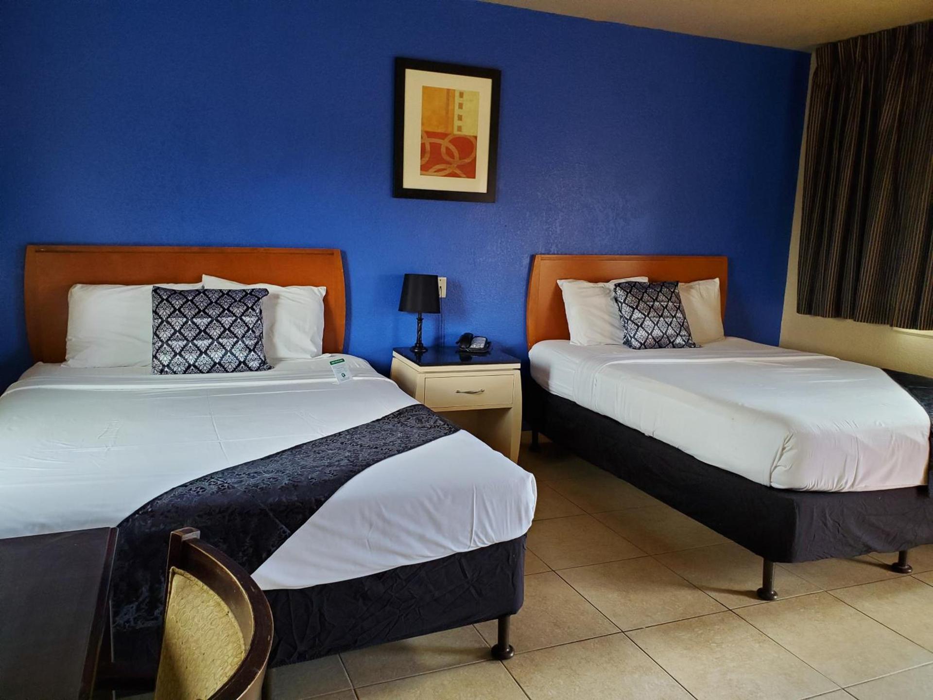 PineCrest Inn & Suites photo 12
