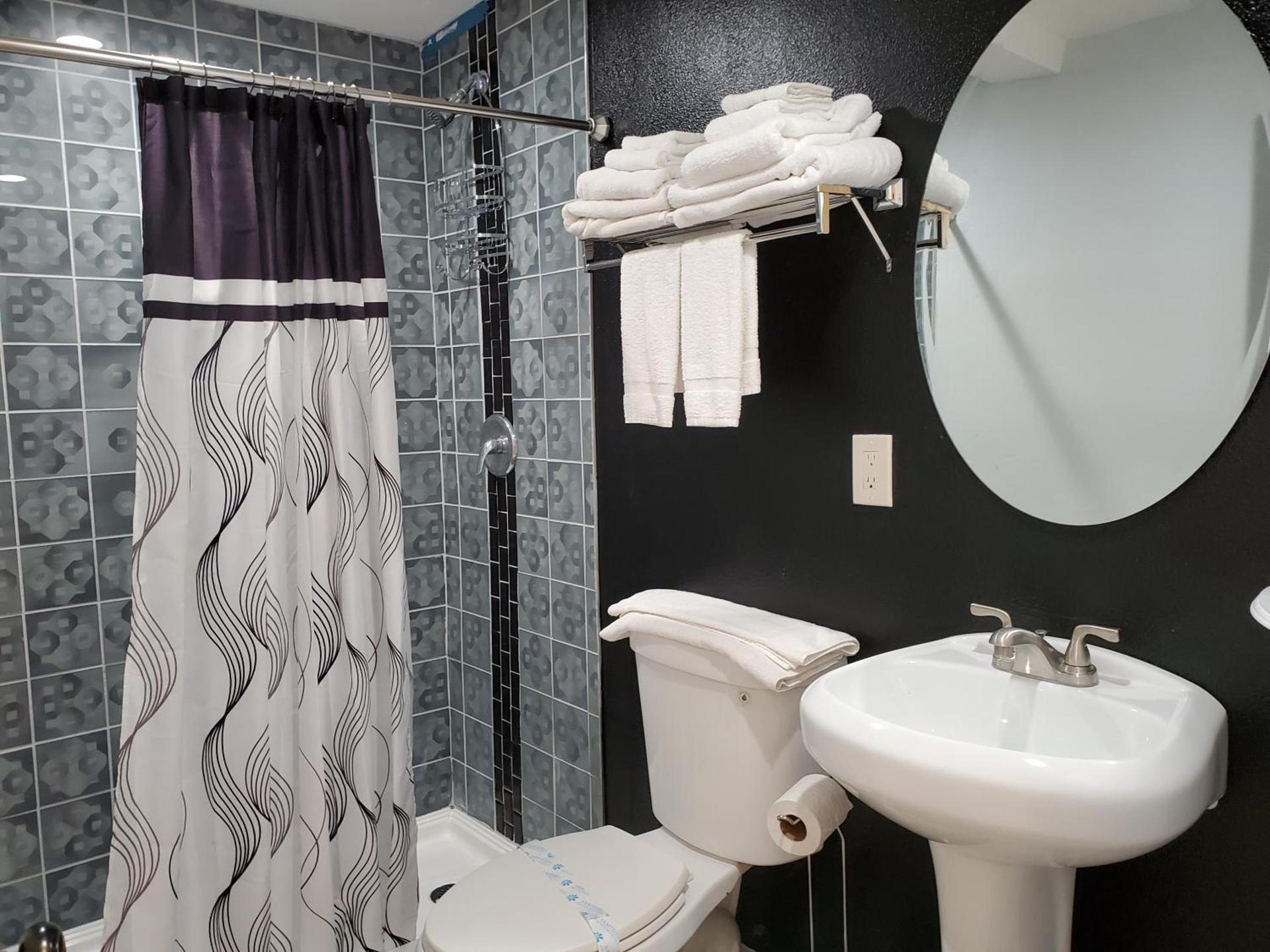 PineCrest Inn & Suites photo 18