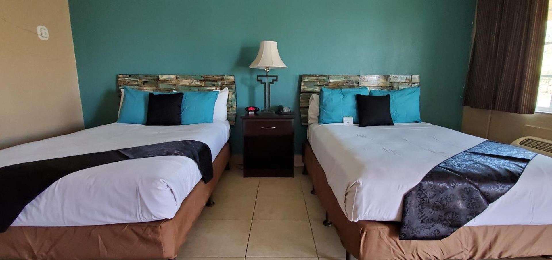 PineCrest Inn & Suites photo 6