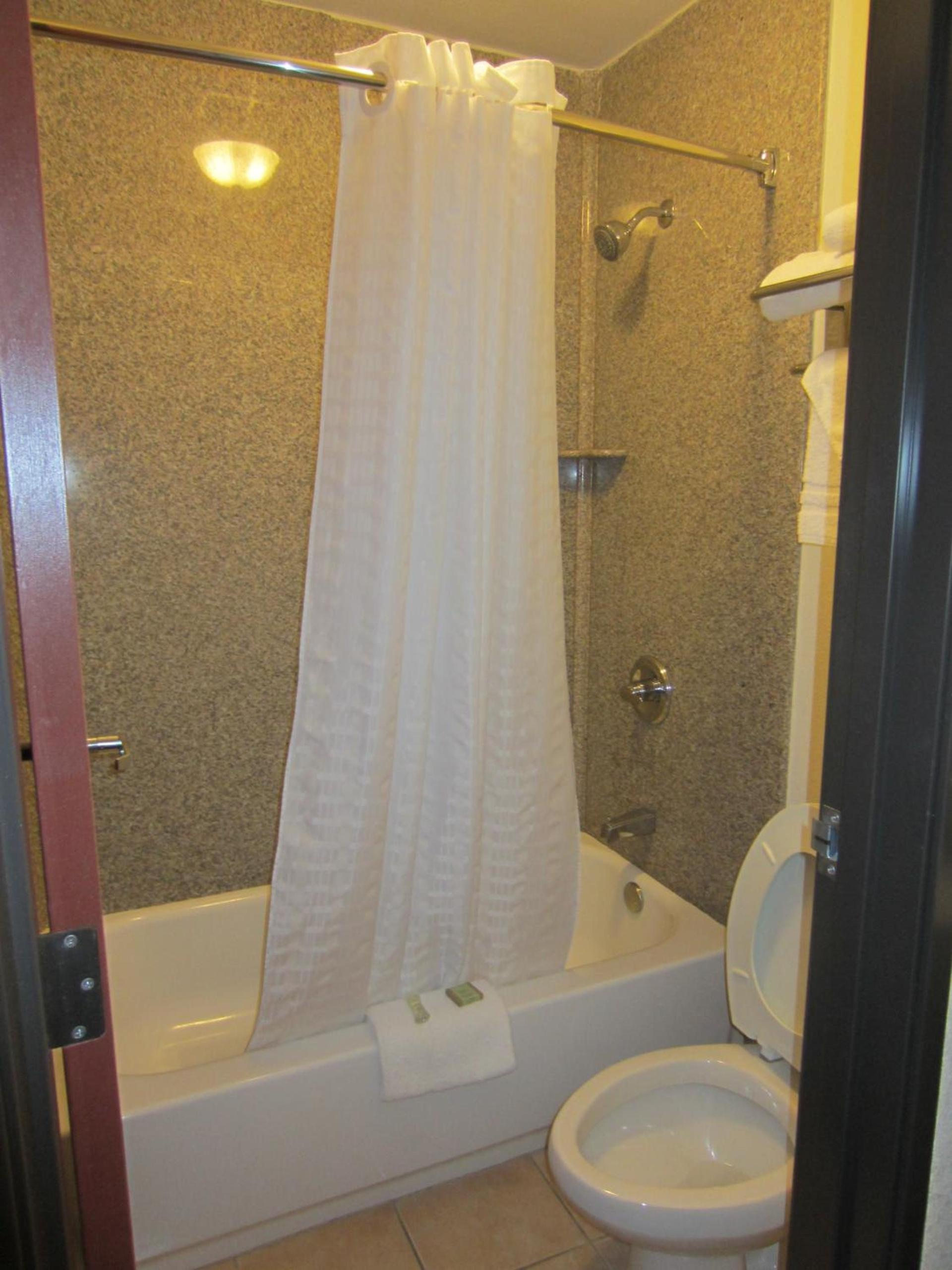 Super 8 by Wyndham Sacramento photo 2