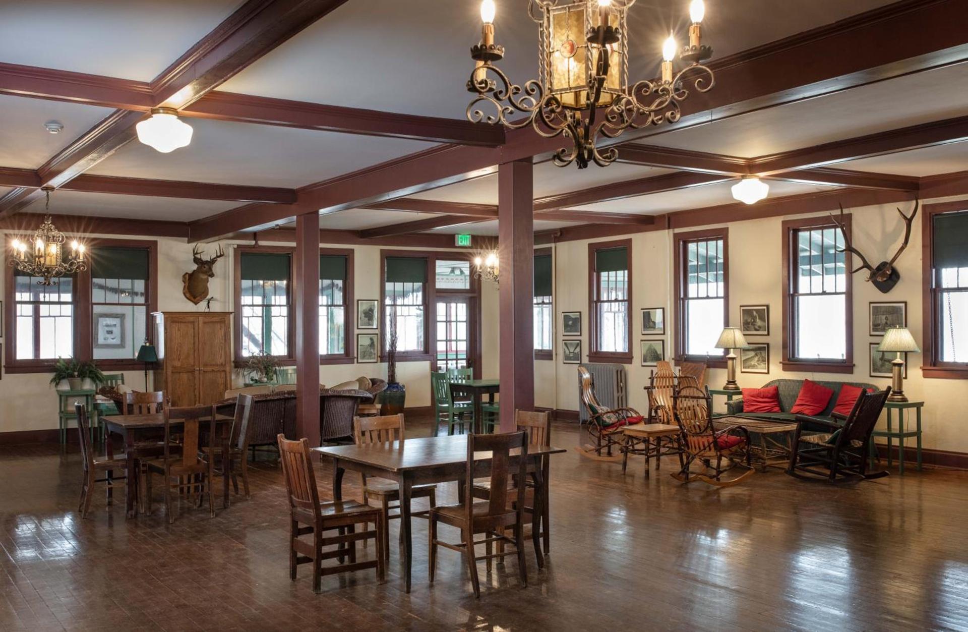 Lakeside Inn photo 47