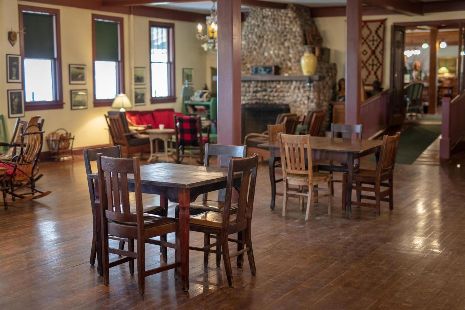 Lakeside Inn photo 3