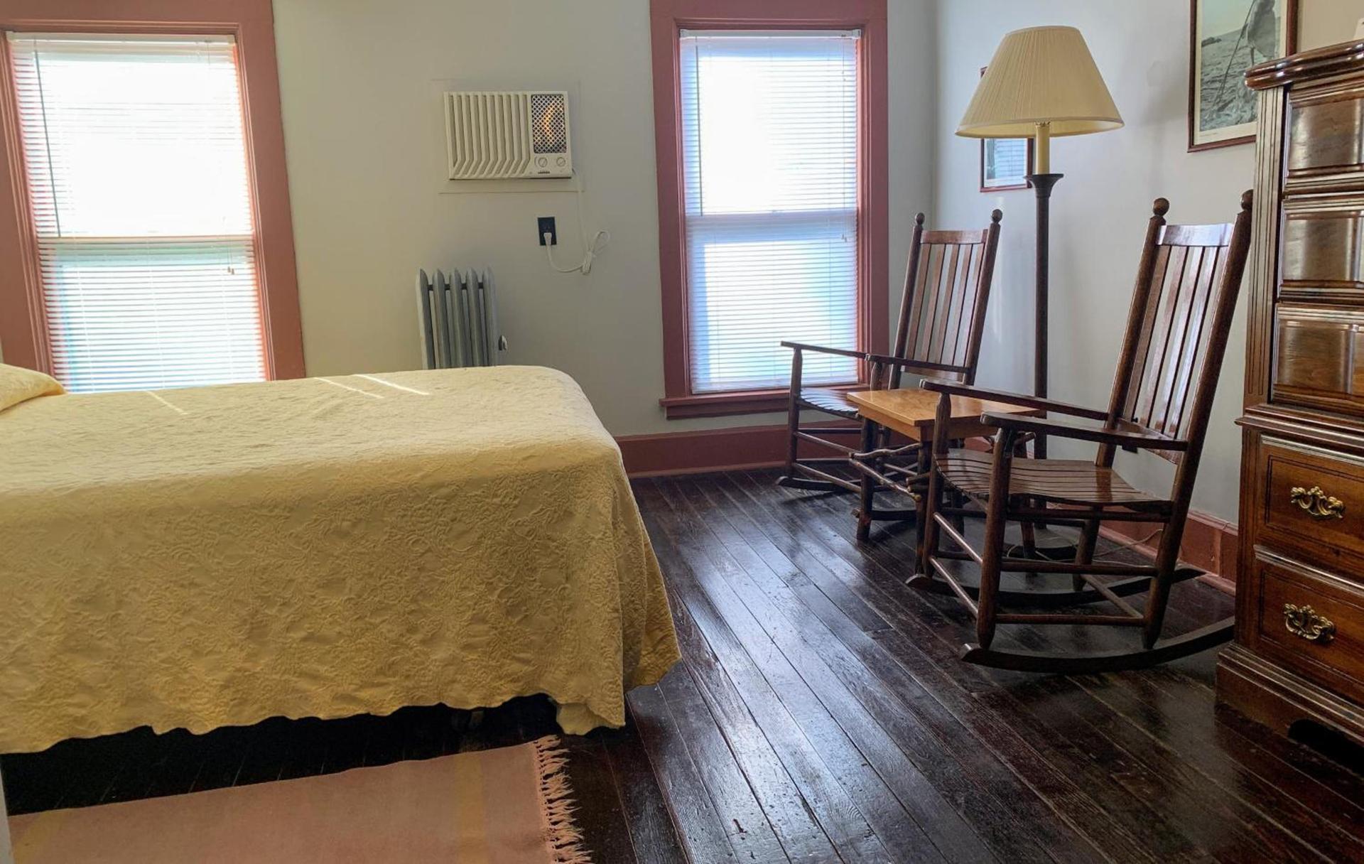 Lakeside Inn photo 31