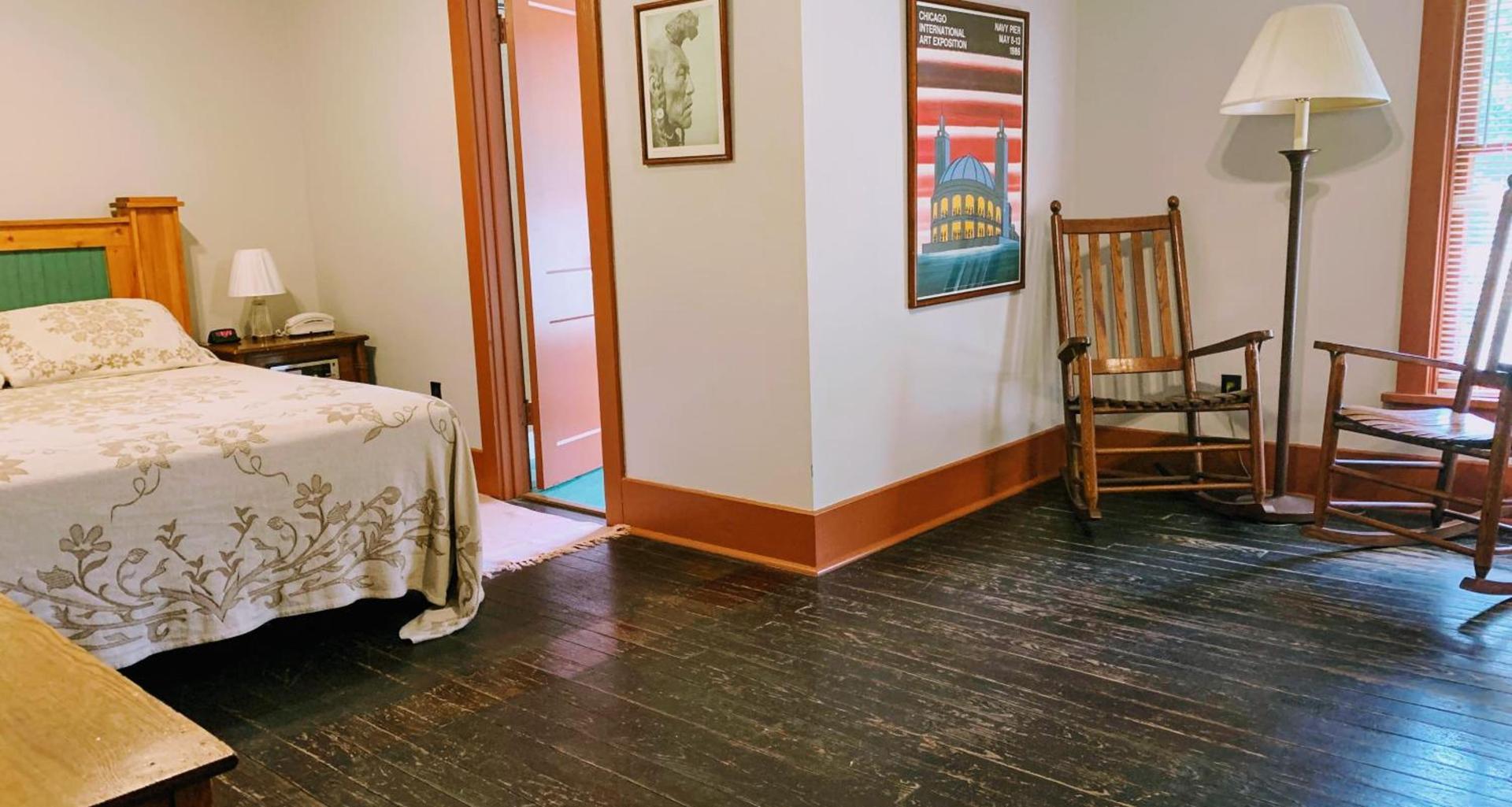 Lakeside Inn photo 32