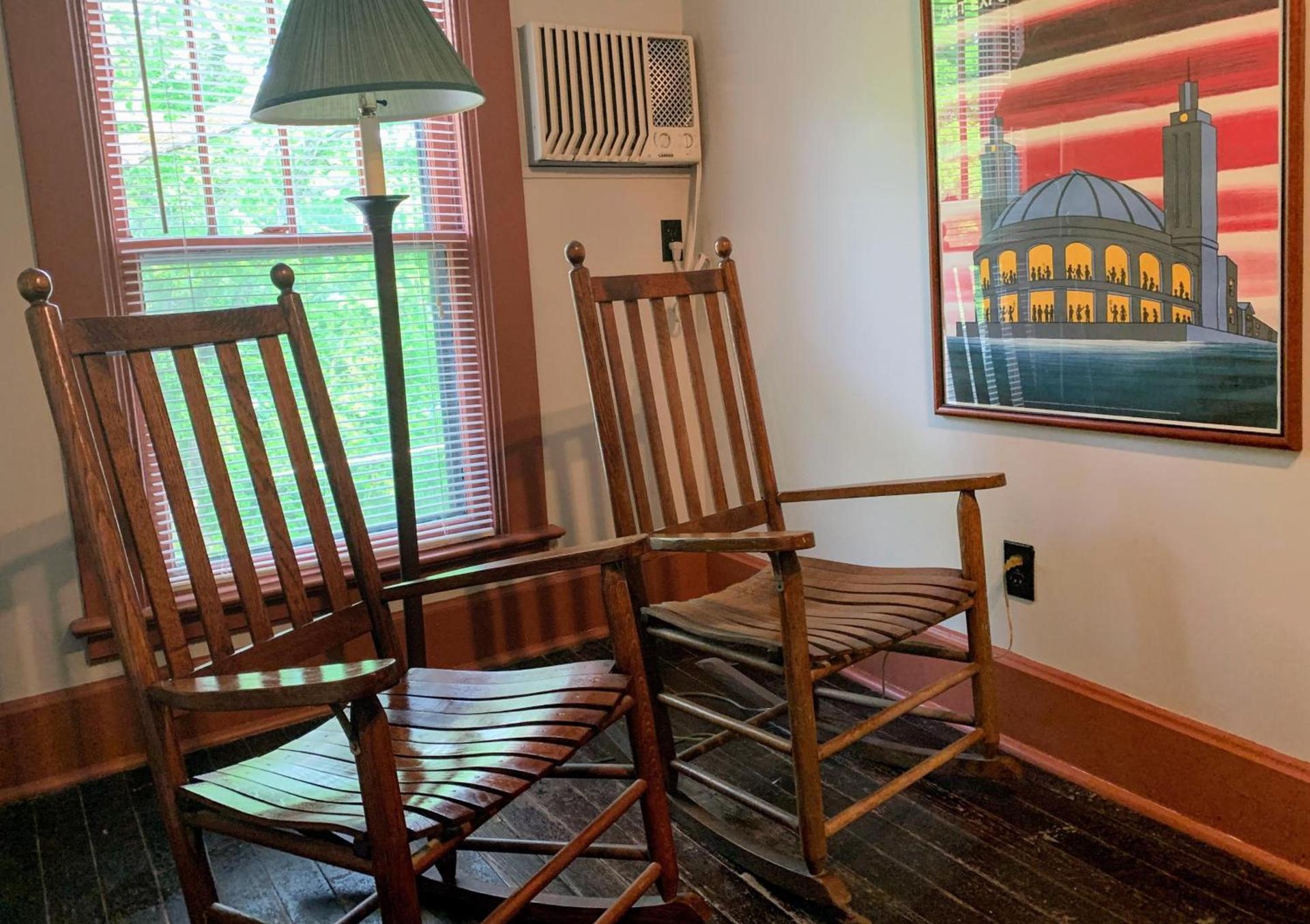 Lakeside Inn photo 30