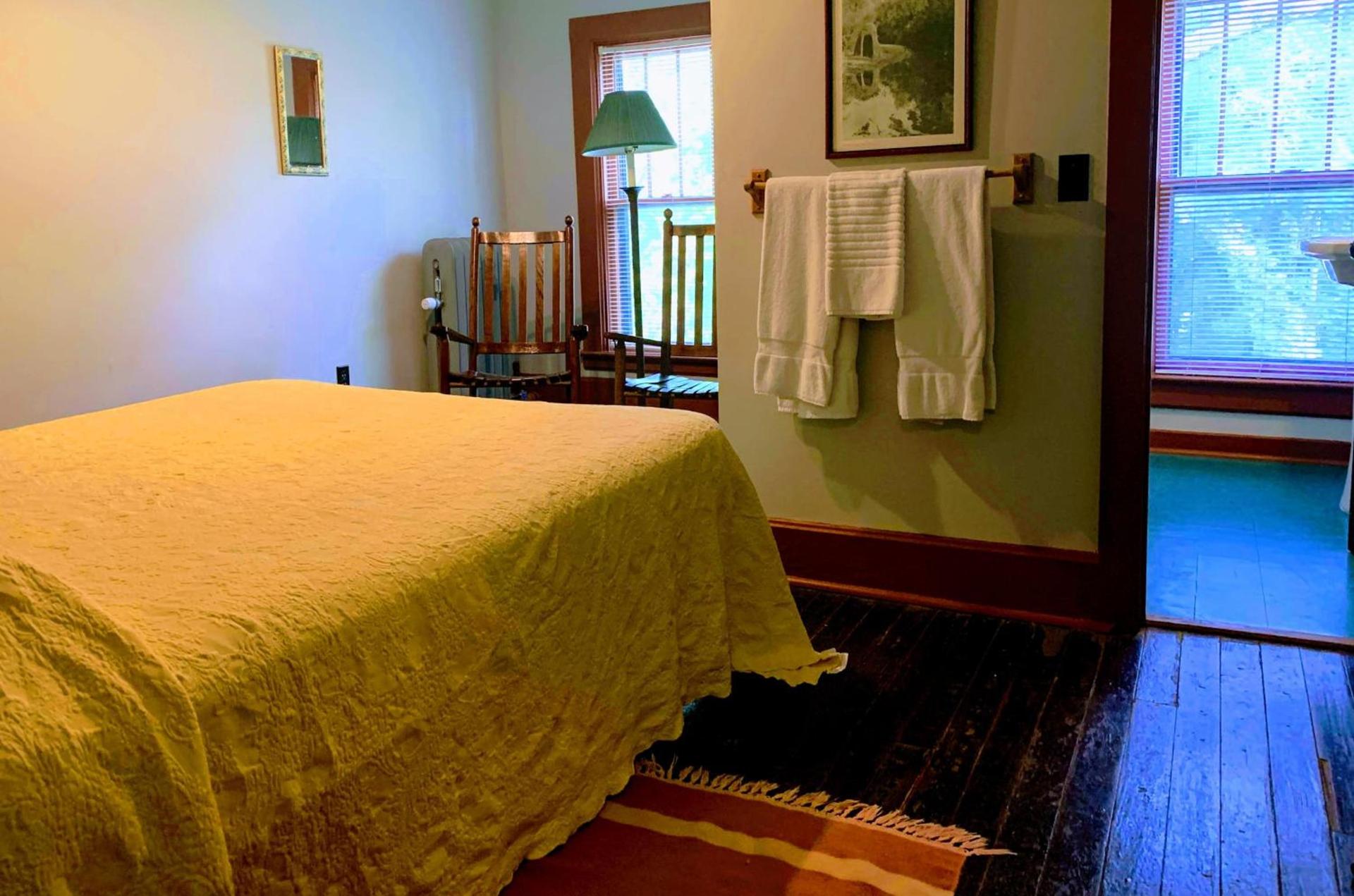 Lakeside Inn photo 38
