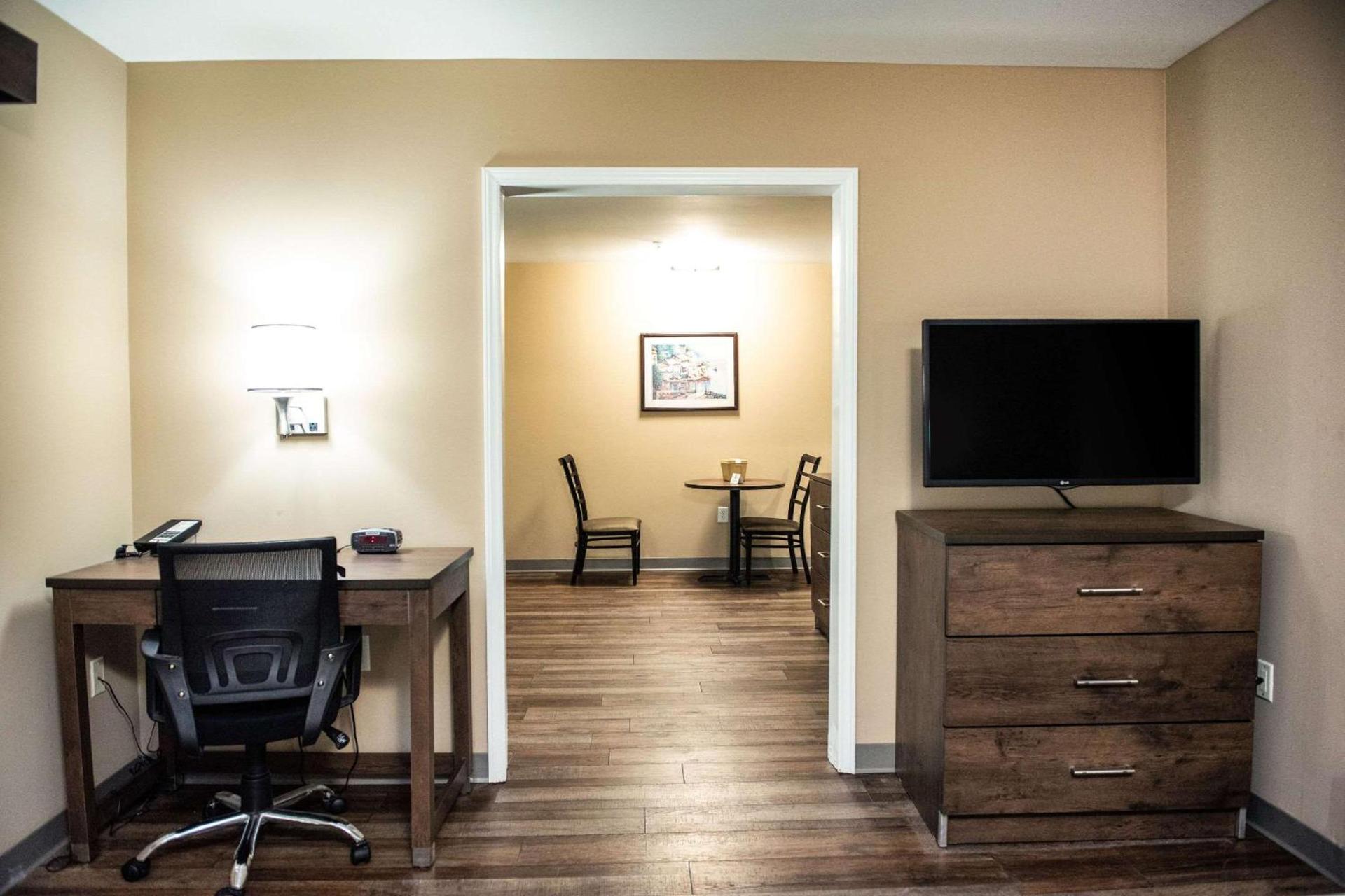Suburban Studios Charlotte-Ballantyne photo 21
