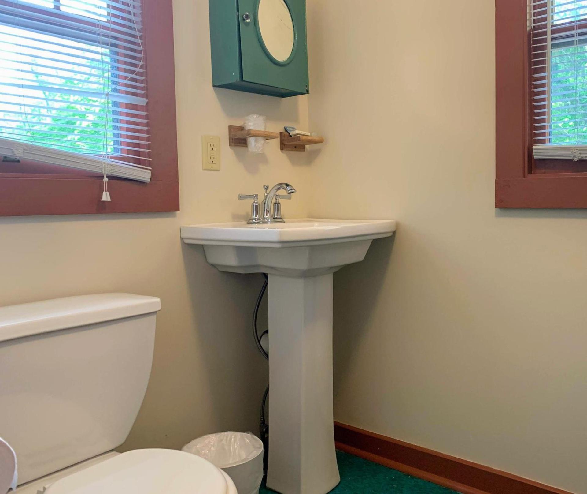 Lakeside Inn photo 16