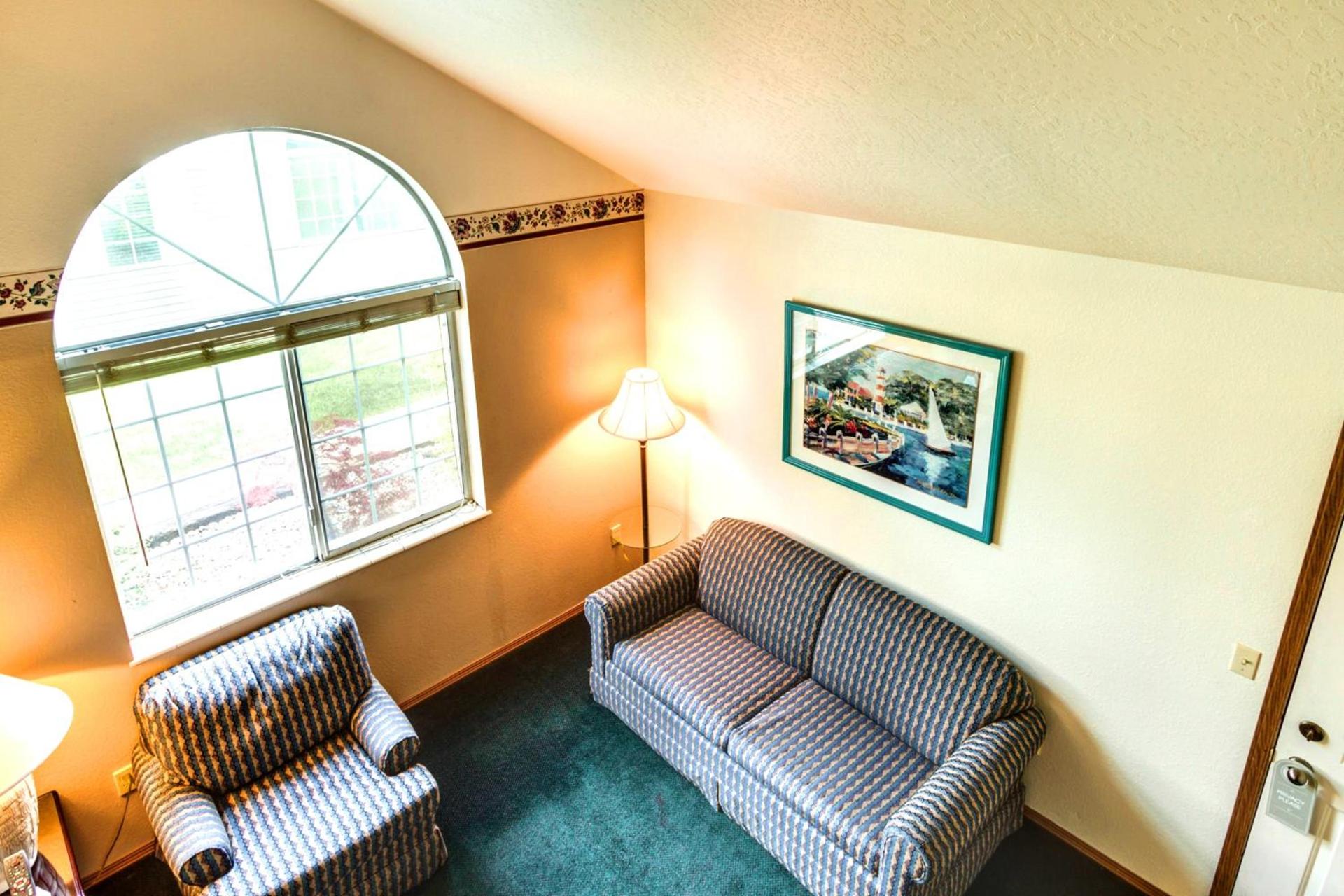 Turning Leaf Townhome Suites photo 10