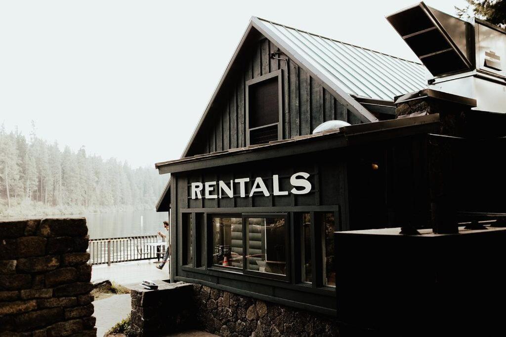 The Suttle Lodge & Boathouse photo 3