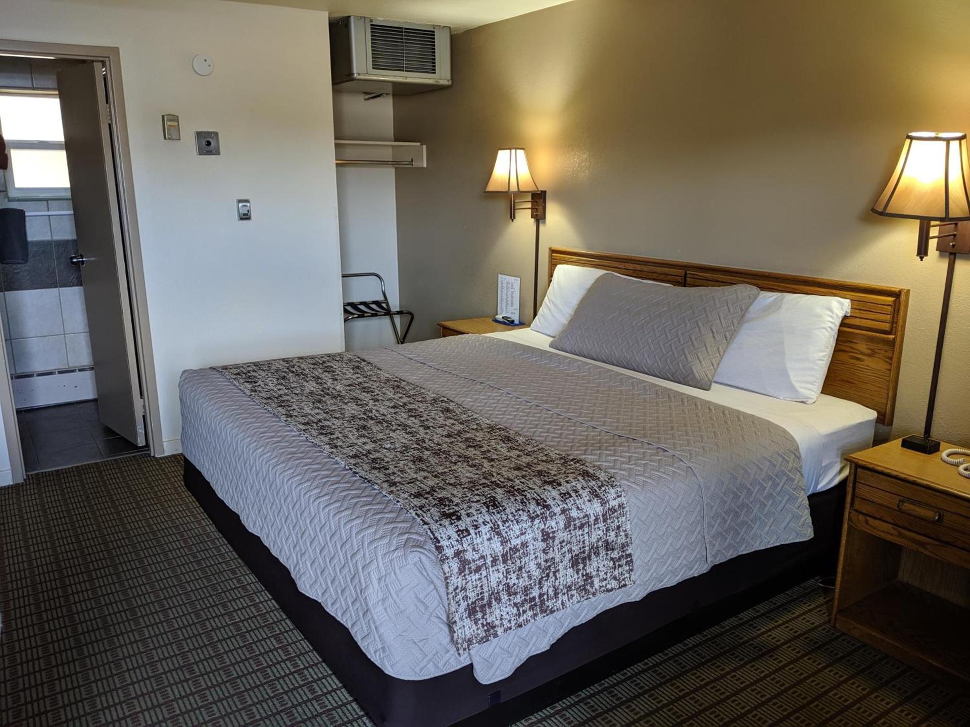 Economy Inn Elko photo 6