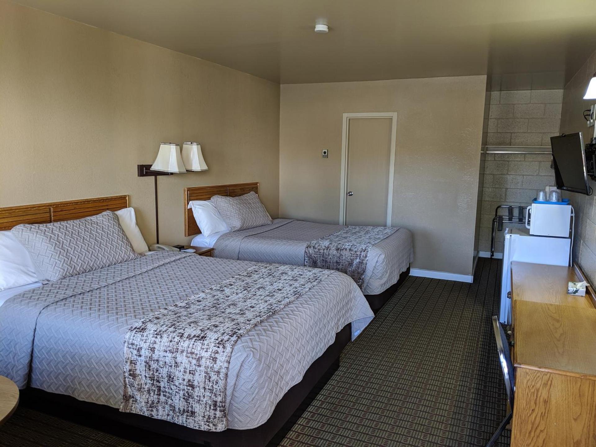 Economy Inn Elko photo 9