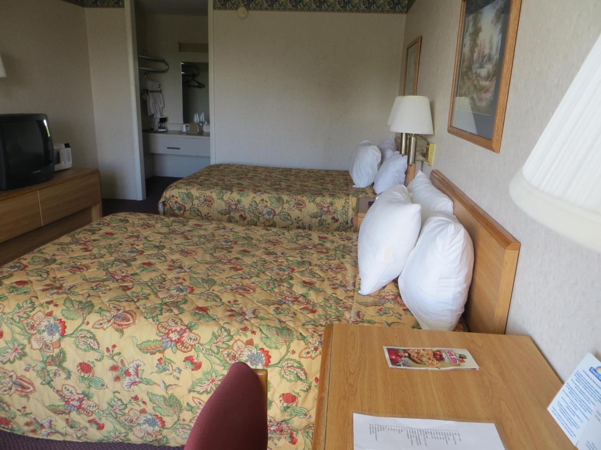 Knights Inn Newport photo 11