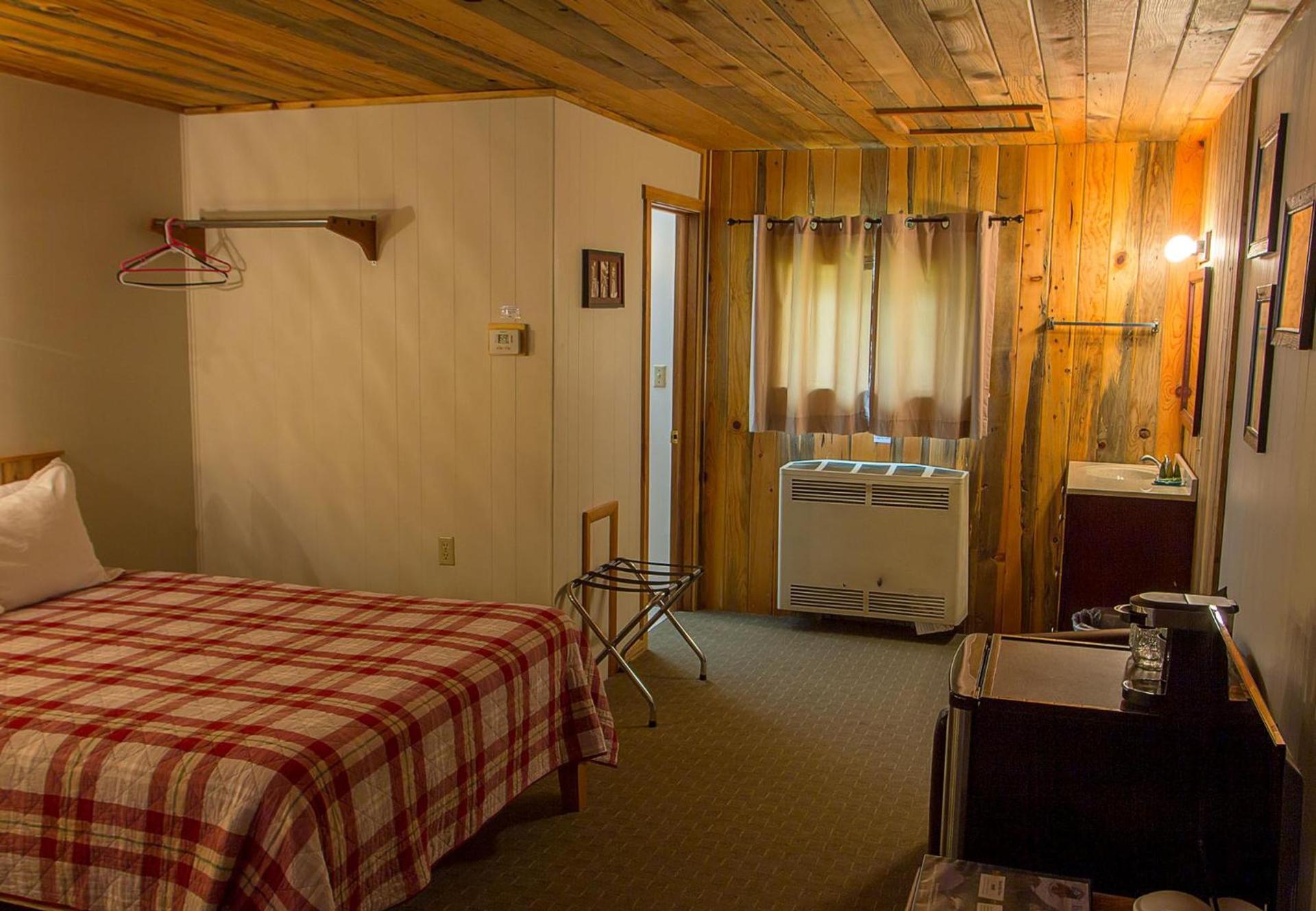 High Country Motel and Cabins photo 16