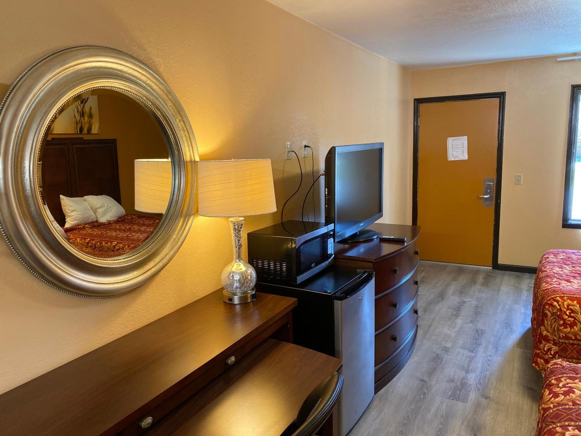 Deluxe Inn photo 2