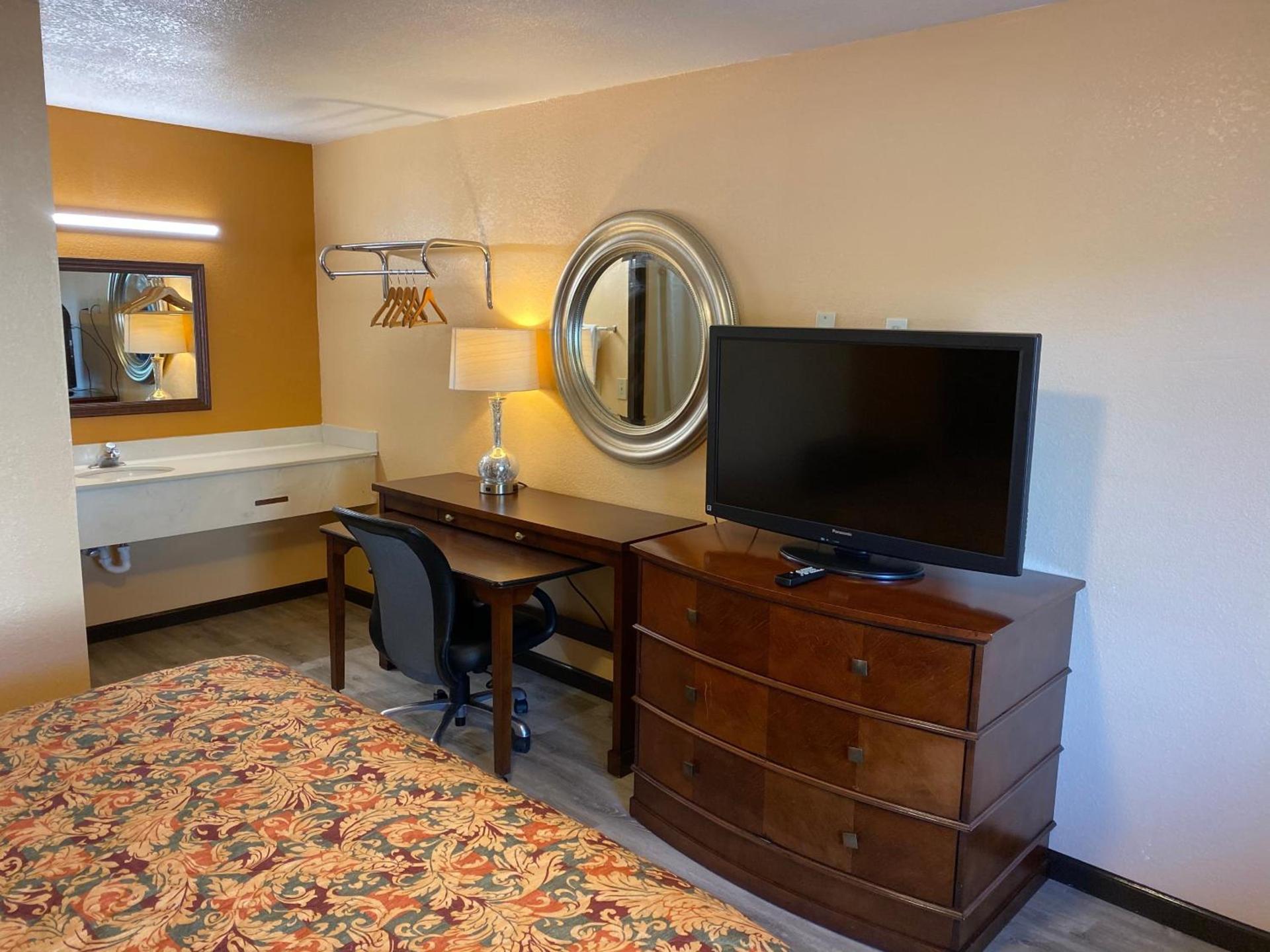 Deluxe Inn photo 4
