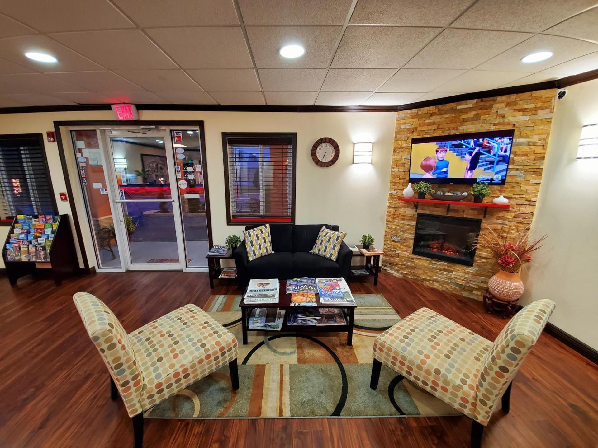 Super 8 by Wyndham Monticello photo 5
