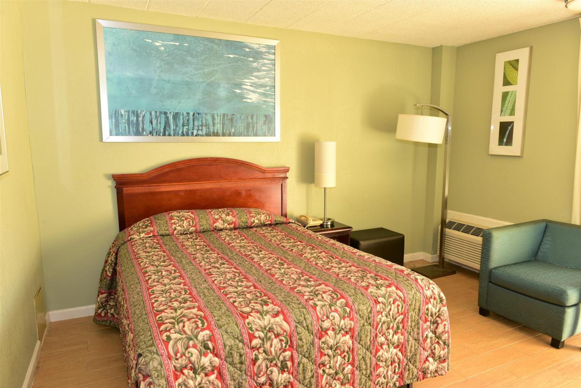 Red Carpet Inn photo 8