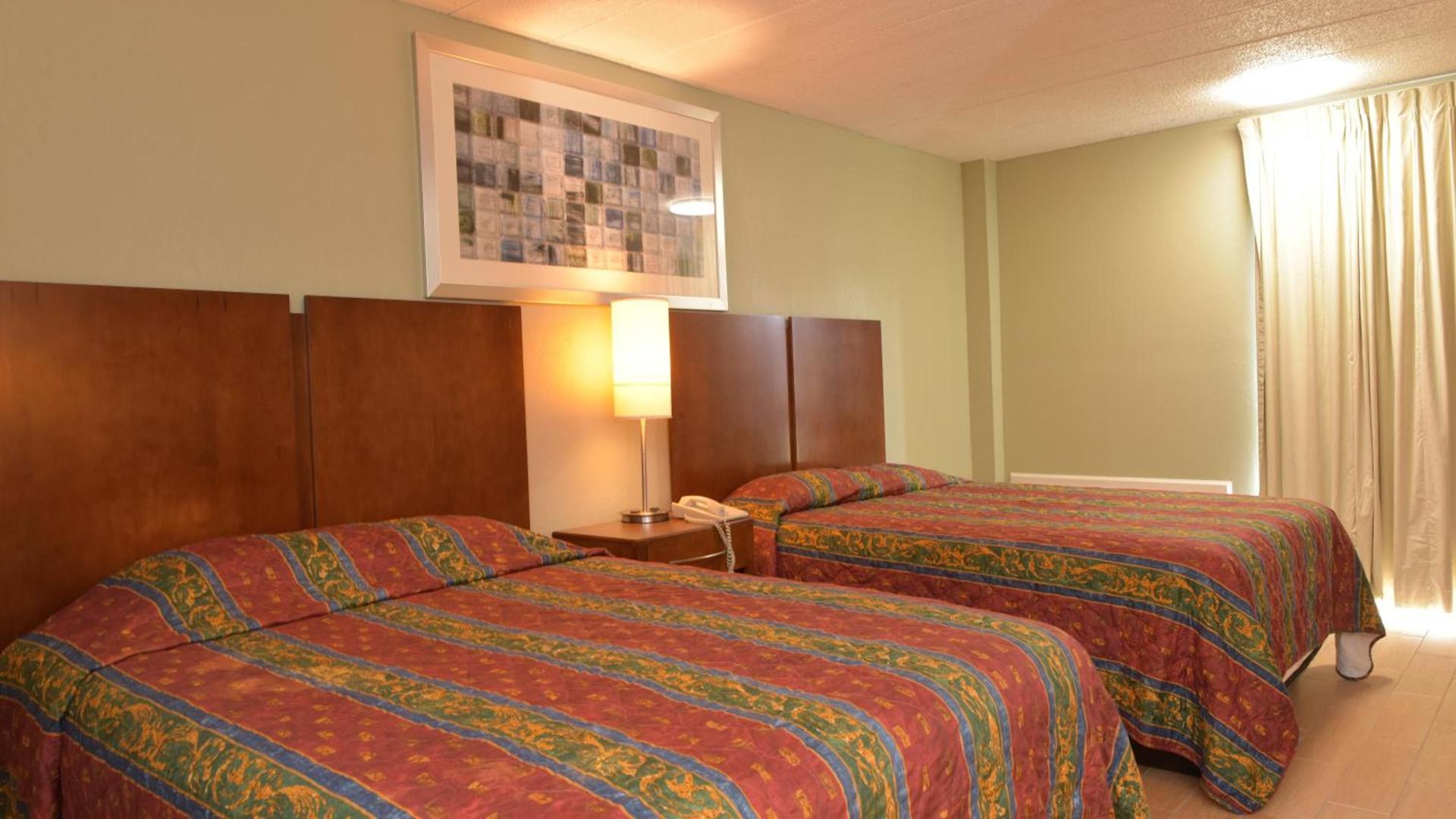 Red Carpet Inn photo 12